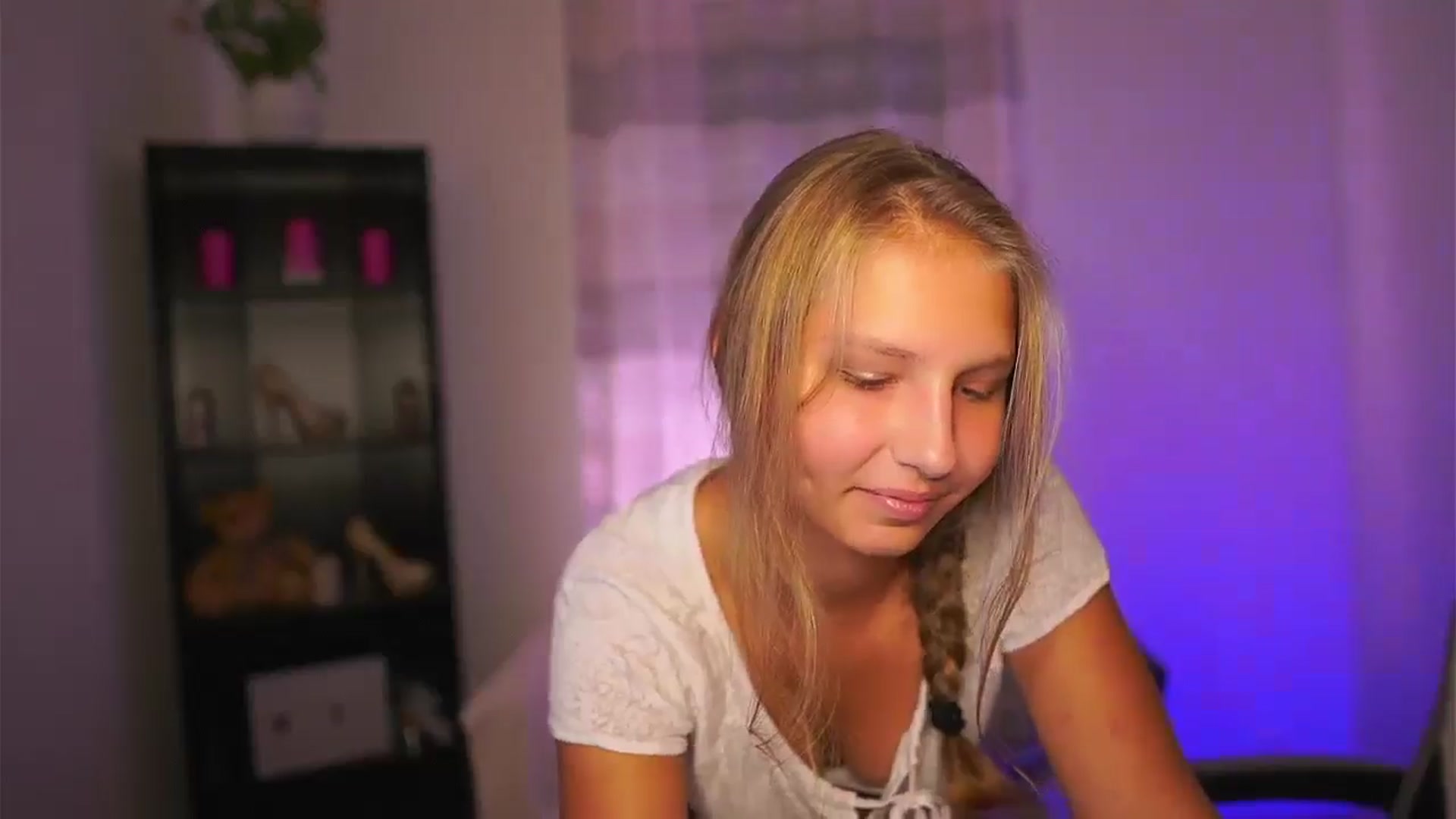 Gallery image thumbnail from Emmie_murray's myfreecams stream on, 09/28/2025, 17:13 image 17 of 20