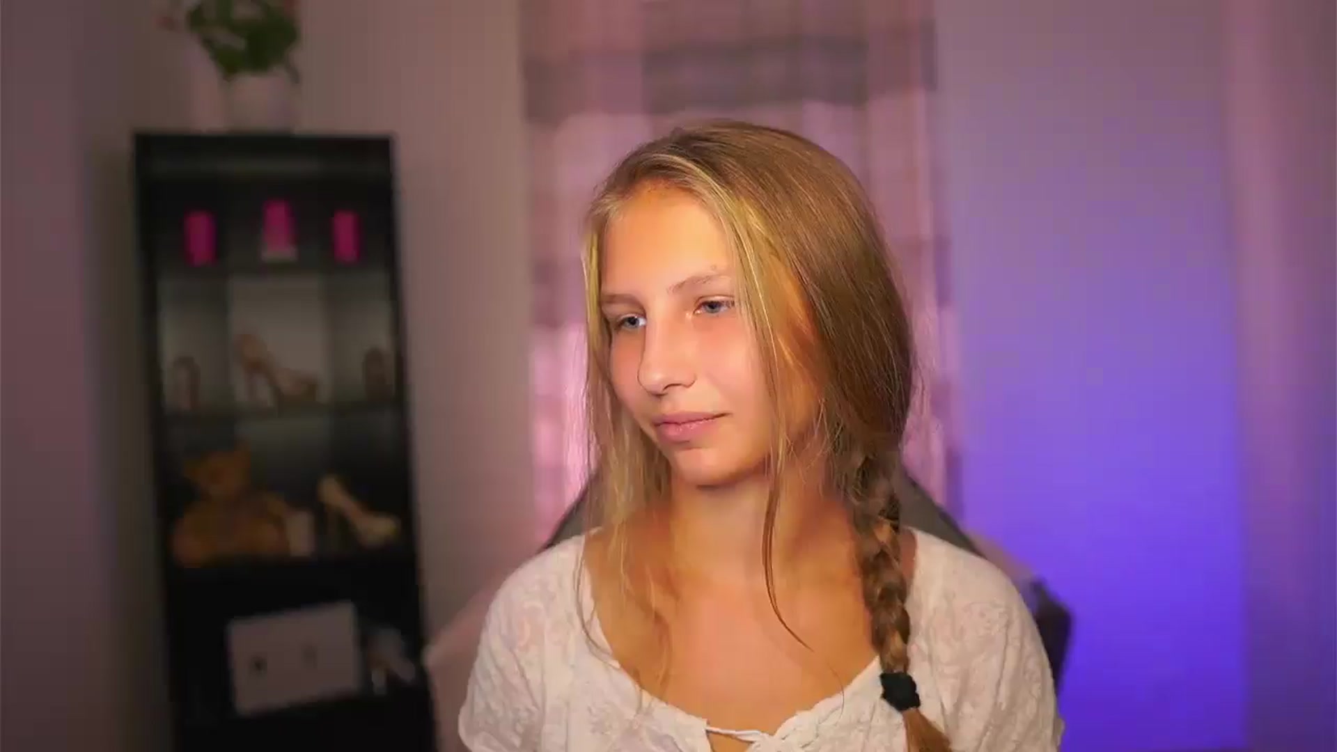 Gallery image thumbnail from Emmie_murray's myfreecams stream on, 09/28/2025, 17:13 image 15 of 20