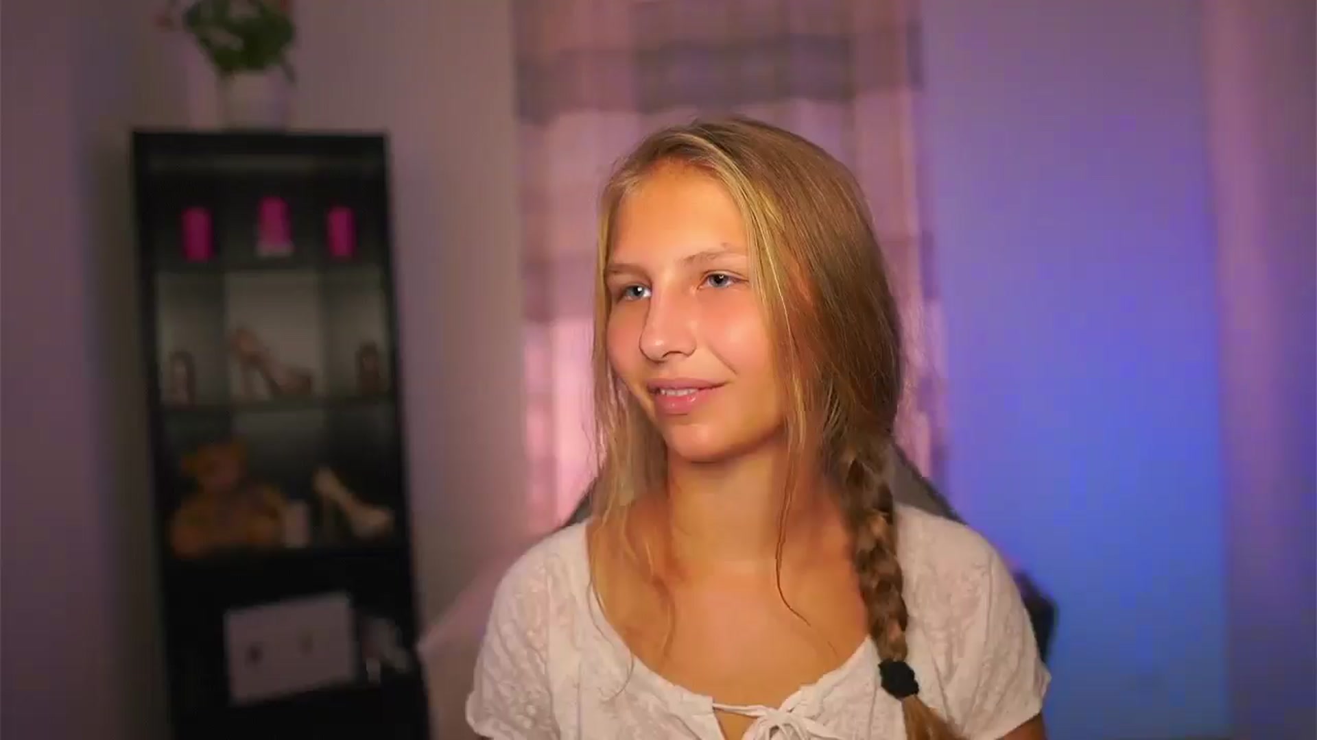 Gallery image thumbnail from Emmie_murray's myfreecams stream on, 09/28/2025, 17:13 image 13 of 20