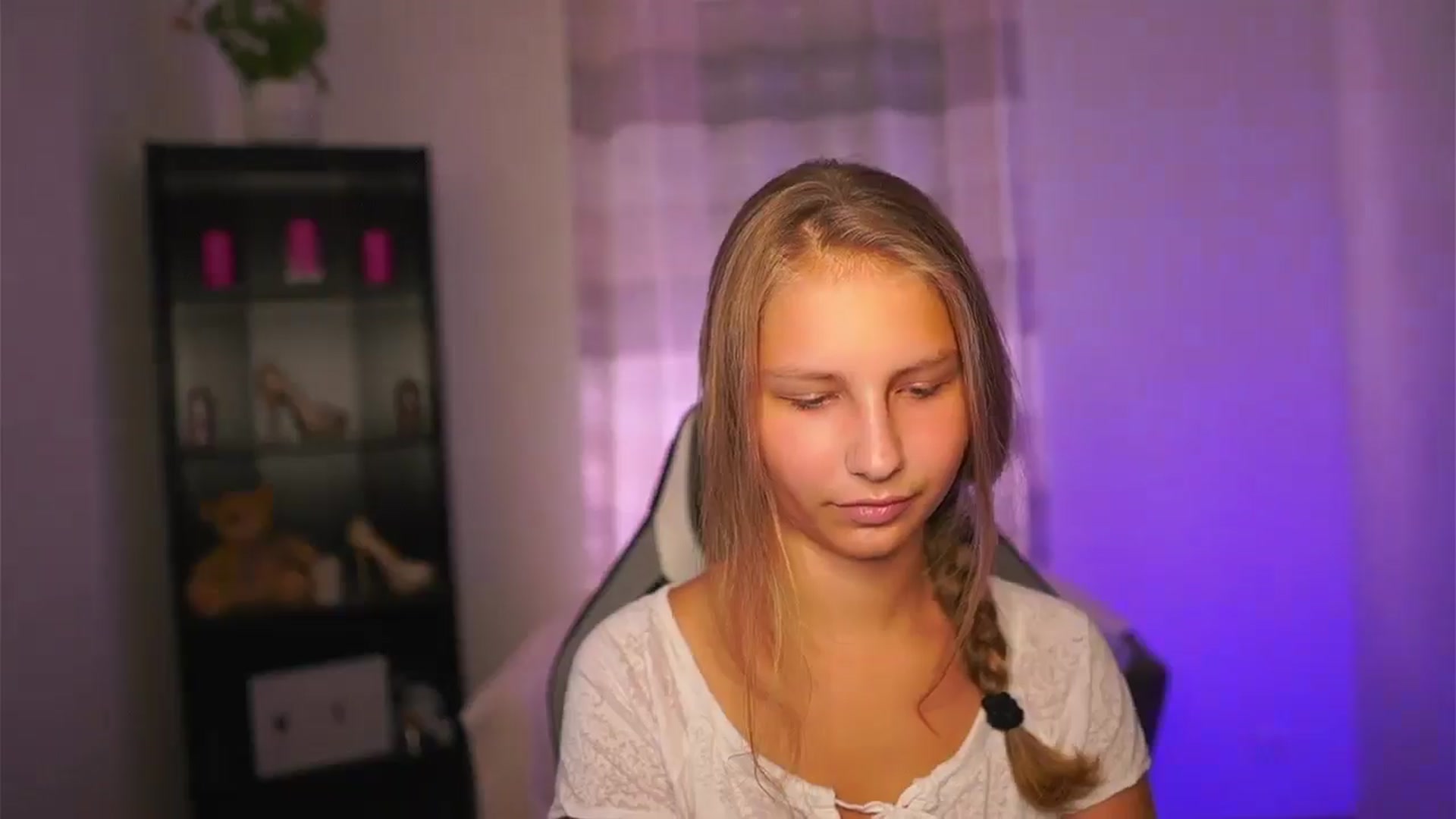 Gallery image thumbnail from Emmie_murray's myfreecams stream on, 09/28/2025, 17:13 image 11 of 20