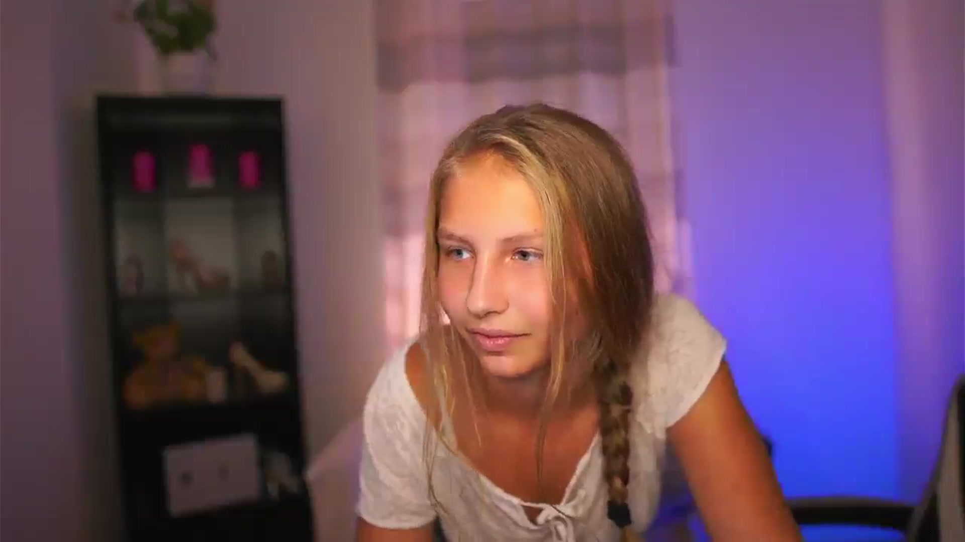 Gallery image thumbnail from Emmie_murray's myfreecams stream on, 09/28/2025, 17:13 image 7 of 20