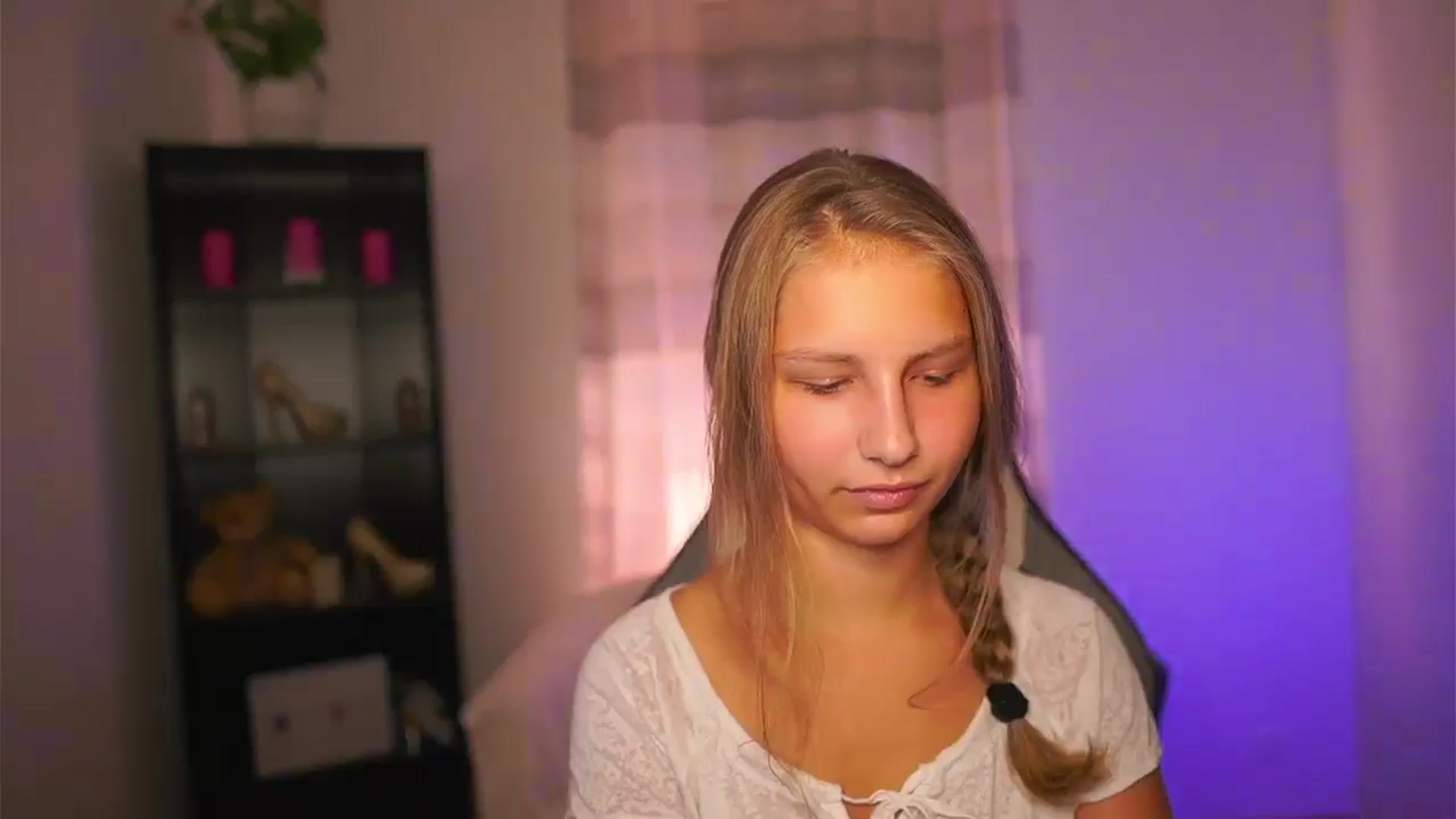Gallery image thumbnail from Emmie_murray's myfreecams stream on, 09/28/2025, 17:13 image 10 of 20