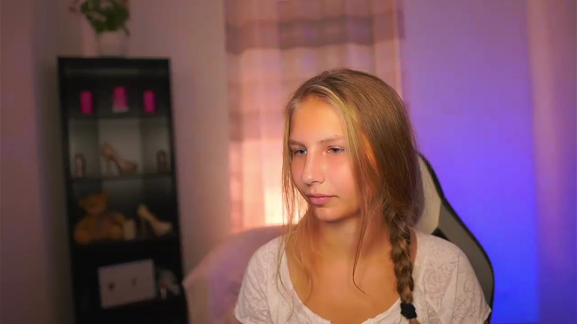 Gallery image thumbnail from Emmie_murray's myfreecams stream on, 09/28/2025, 17:13 image 12 of 20