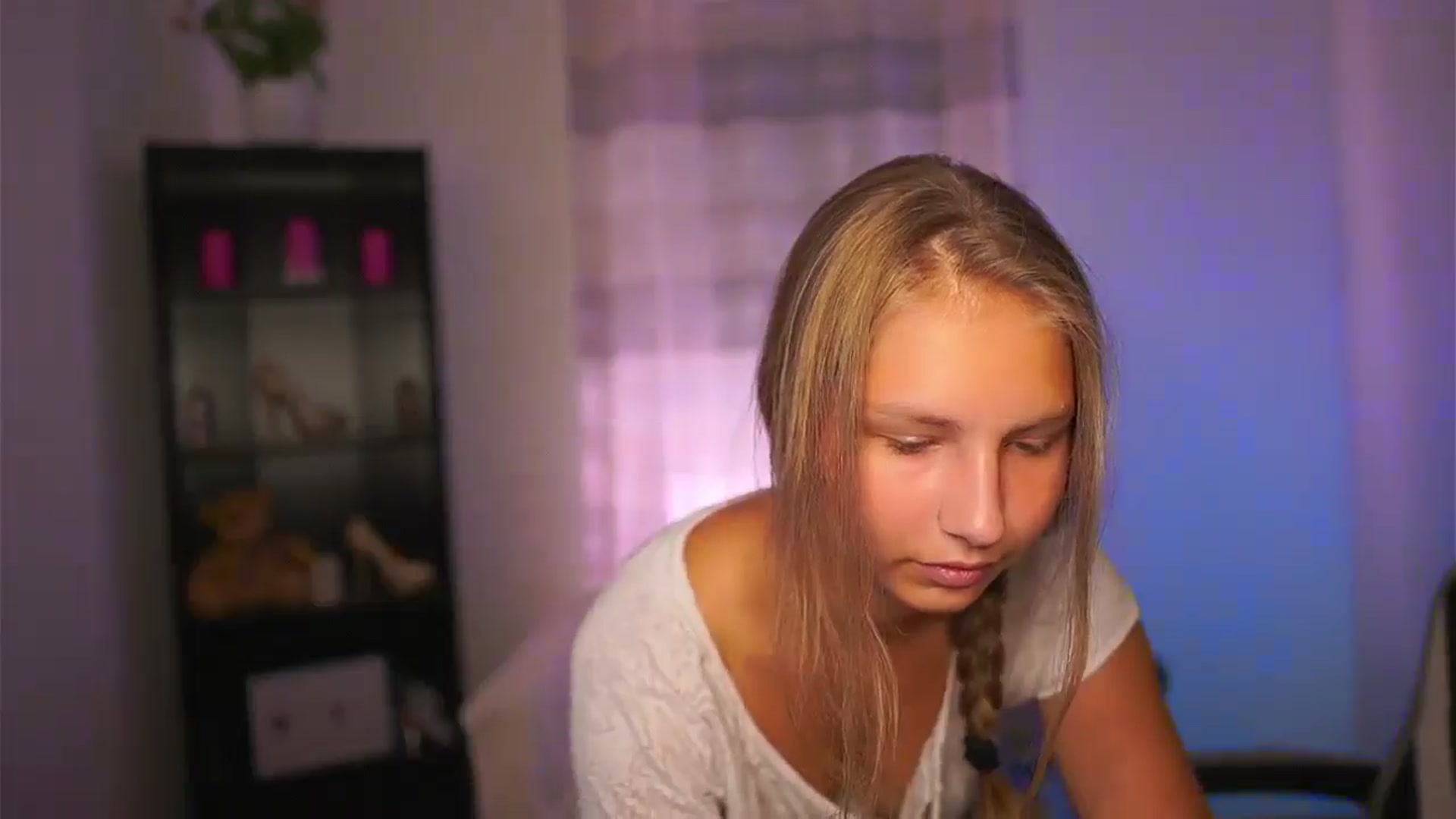 Gallery image thumbnail from Emmie_murray's myfreecams stream on, 09/28/2025, 17:13 image 8 of 20