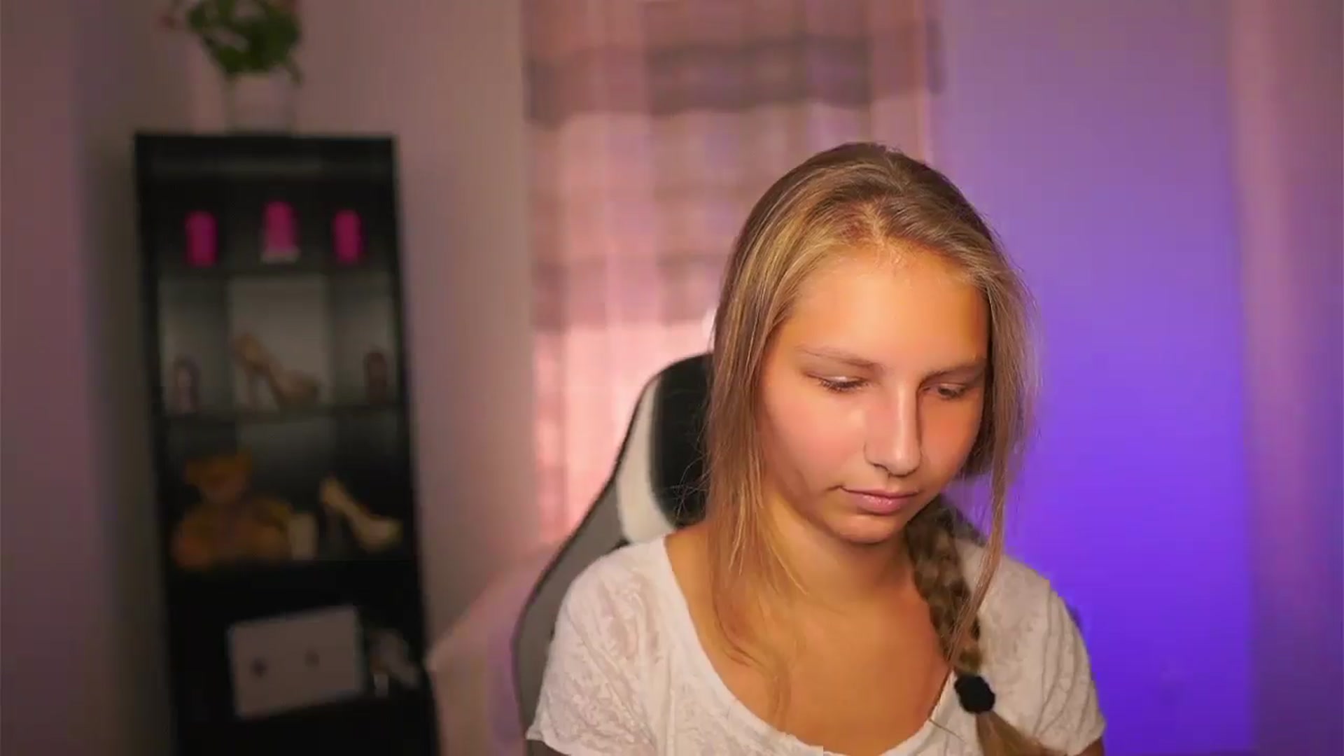 Gallery image thumbnail from Emmie_murray's myfreecams stream on, 09/28/2025, 17:13 image 5 of 20