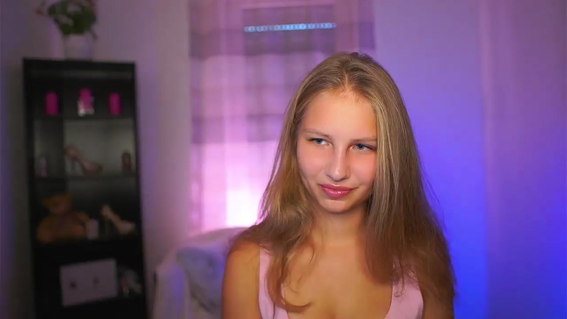 Gallery image thumbnail from Emmie_murray's myfreecams stream on, 10/01/2025, 14:08 image 1 of 20