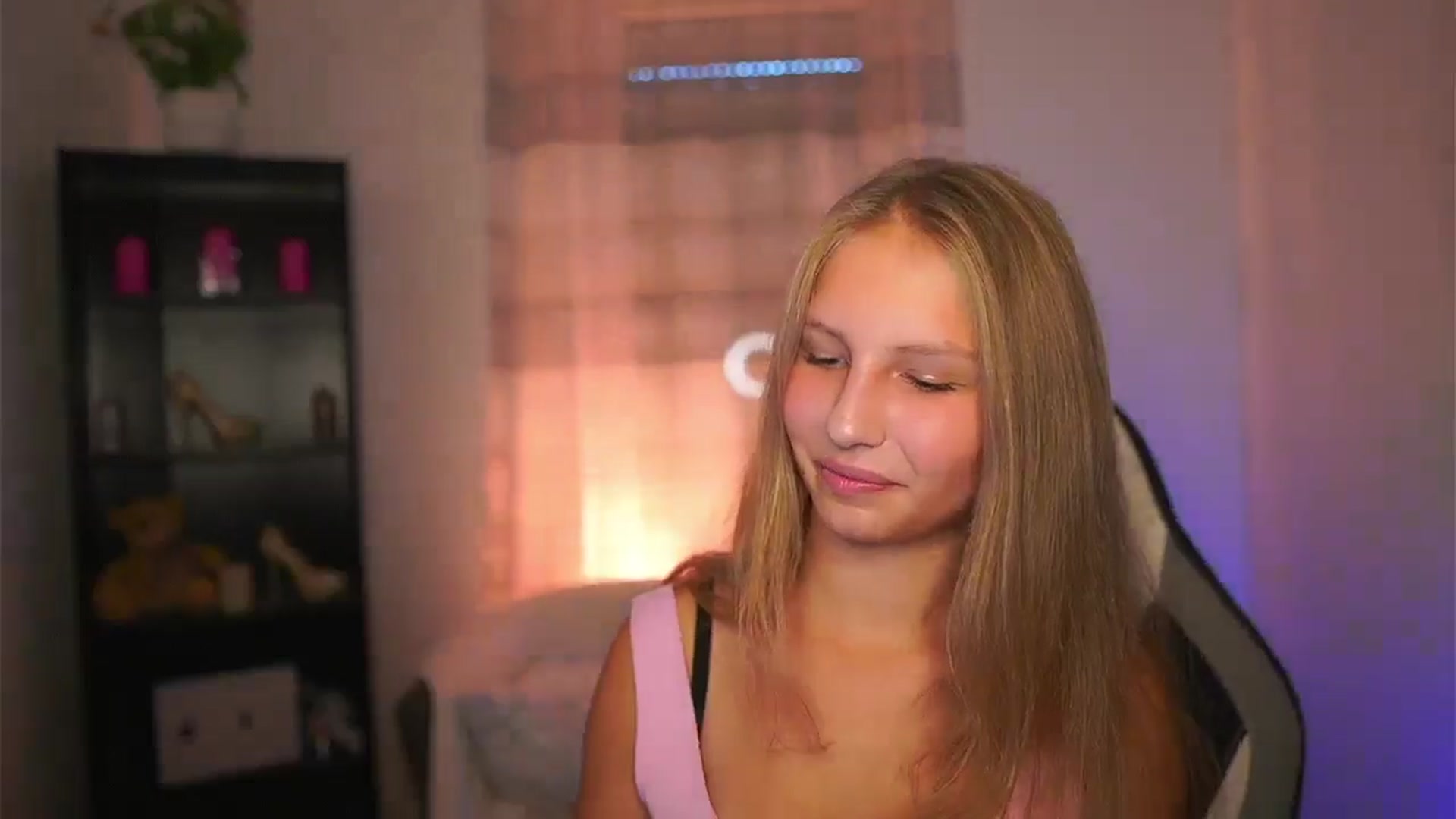 Gallery image thumbnail from Emmie_murray's myfreecams stream on, 10/01/2025, 14:38 image 15 of 20