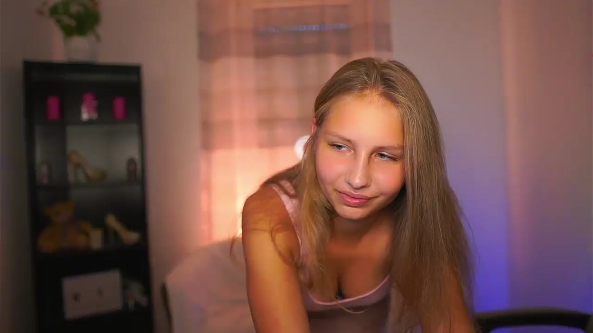 Gallery image thumbnail from Emmie_murray's myfreecams stream on, 10/01/2025, 15:40 image 20 of 20