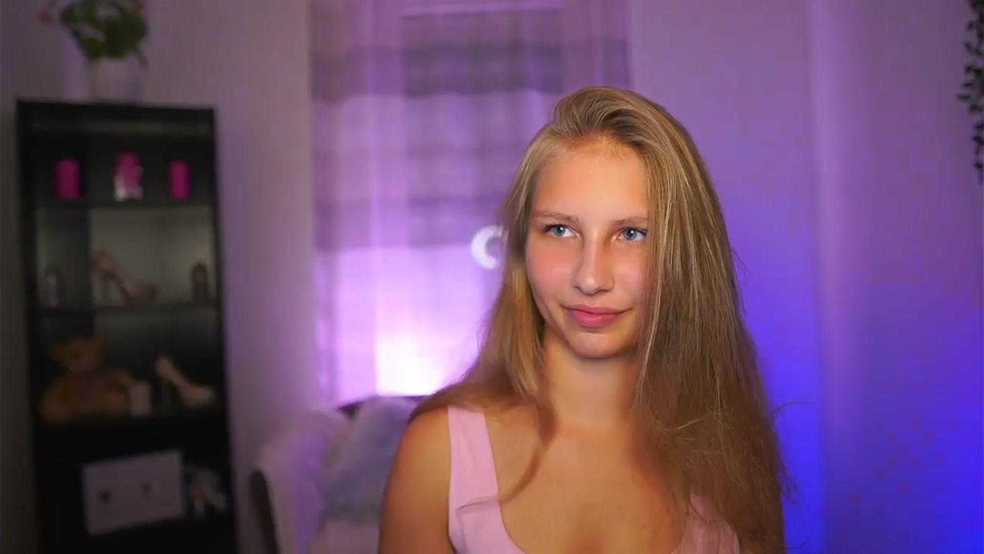 Gallery image thumbnail from Emmie_murray's myfreecams stream on, 10/01/2025, 18:02 image 16 of 20