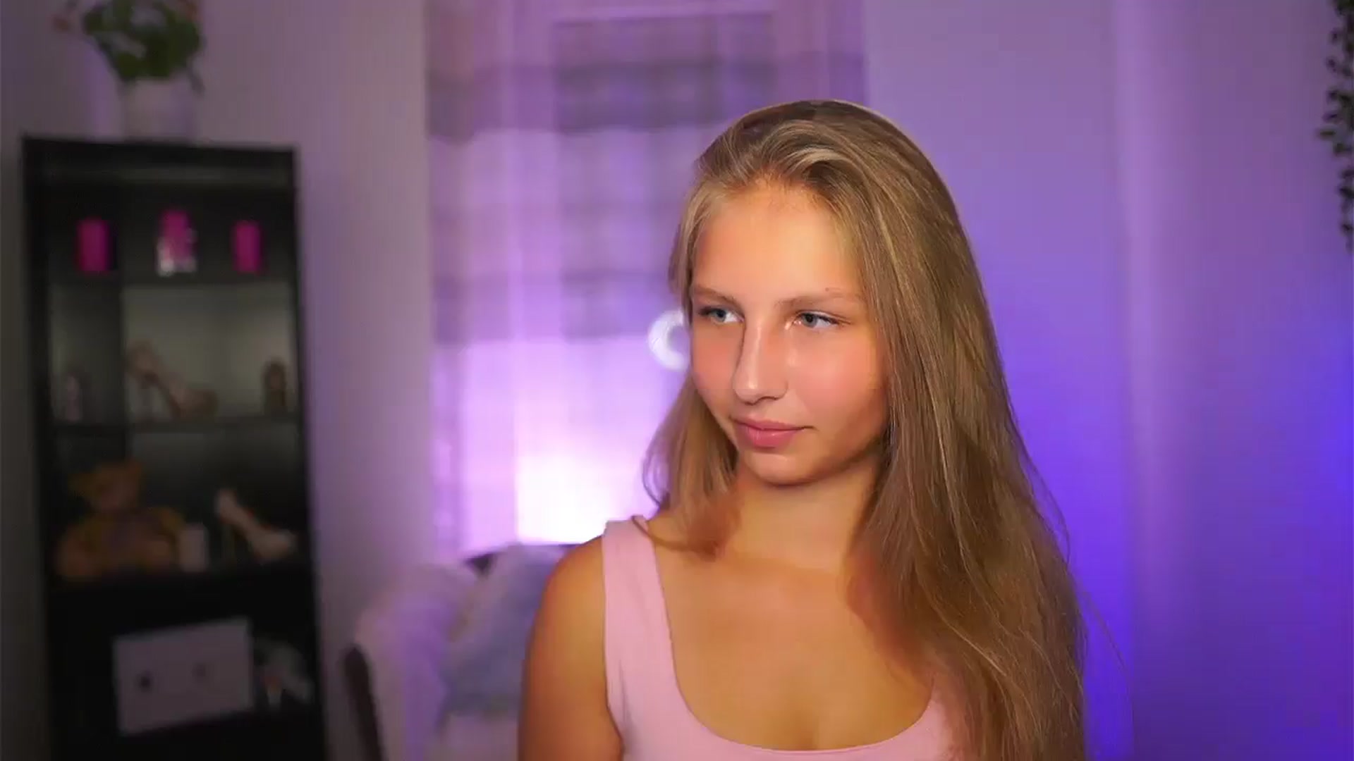 Gallery image thumbnail from Emmie_murray's myfreecams stream on, 10/01/2025, 18:02 image 1 of 20