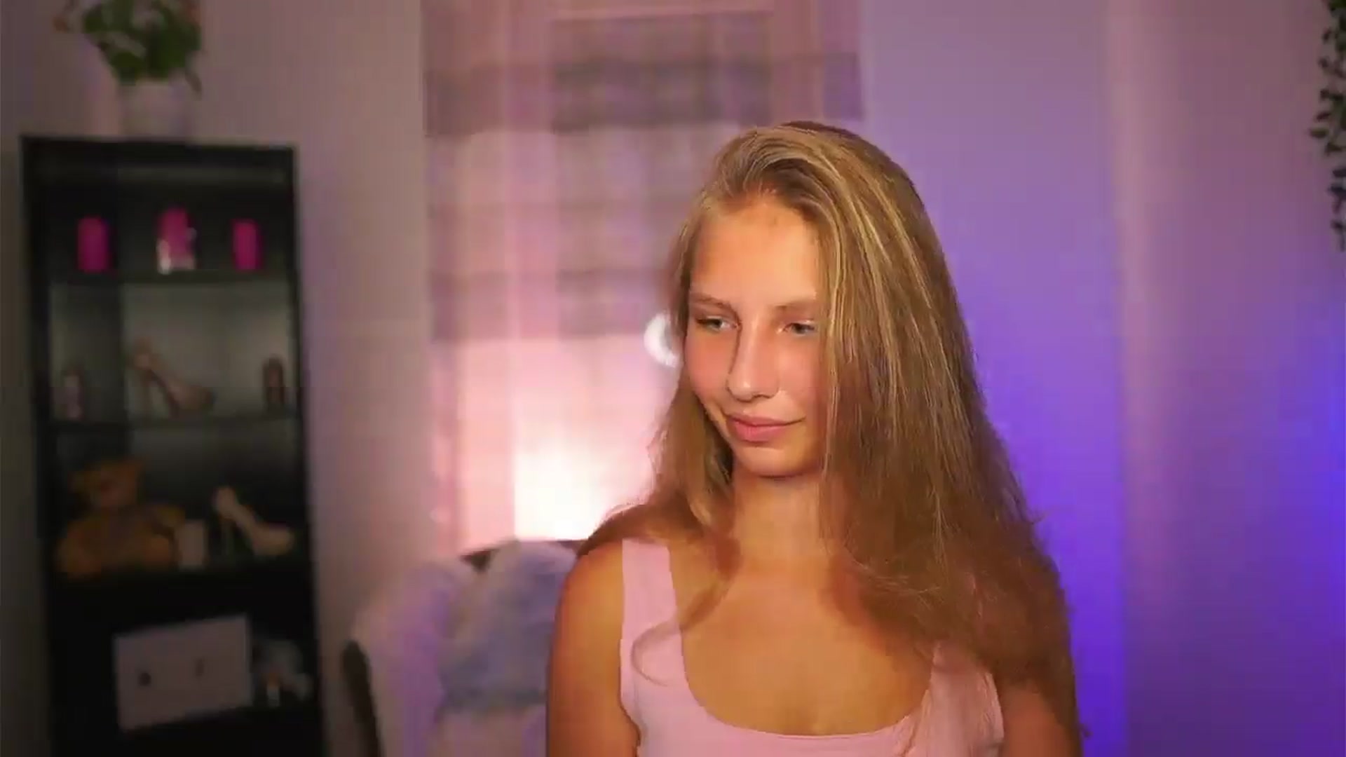 Gallery image thumbnail from Emmie_murray's myfreecams stream on, 10/01/2025, 18:02 image 15 of 20