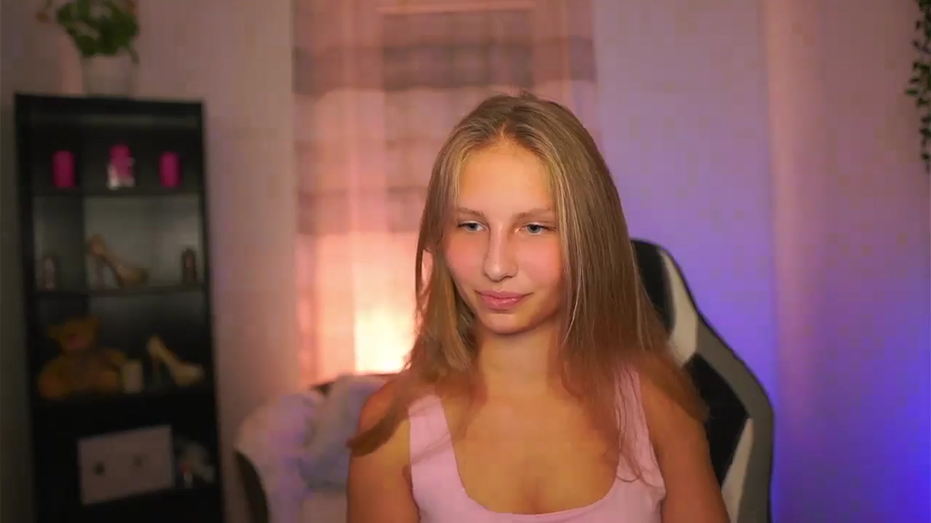 Gallery image thumbnail from Emmie_murray's myfreecams stream on, 10/01/2025, 18:02 image 19 of 20