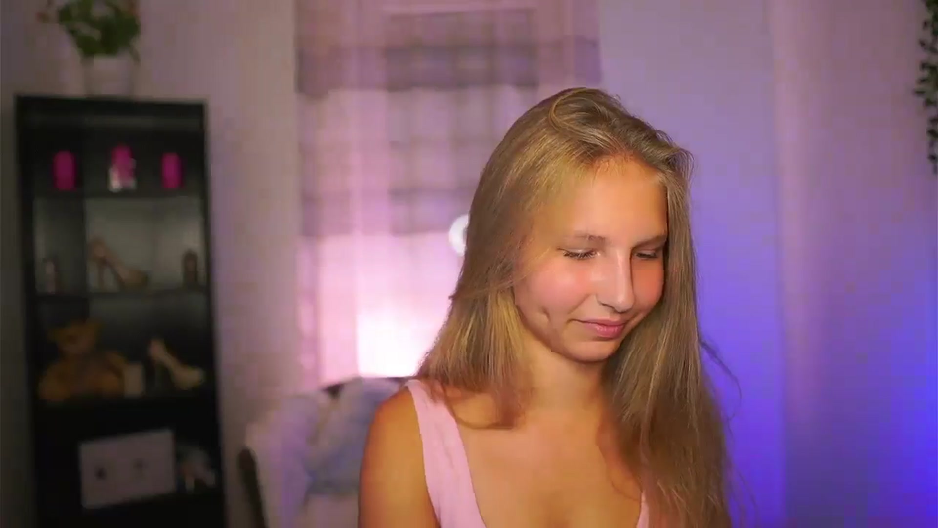 Gallery image thumbnail from Emmie_murray's myfreecams stream on, 10/01/2025, 18:02 image 5 of 20