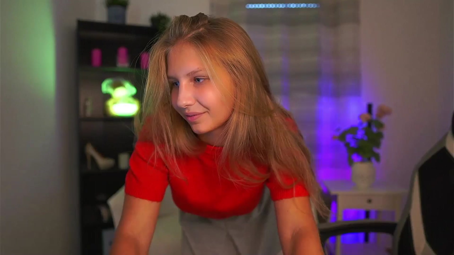 Gallery image thumbnail from Emmie_murray's myfreecams stream on, 10/02/2025, 14:33 image 19 of 20