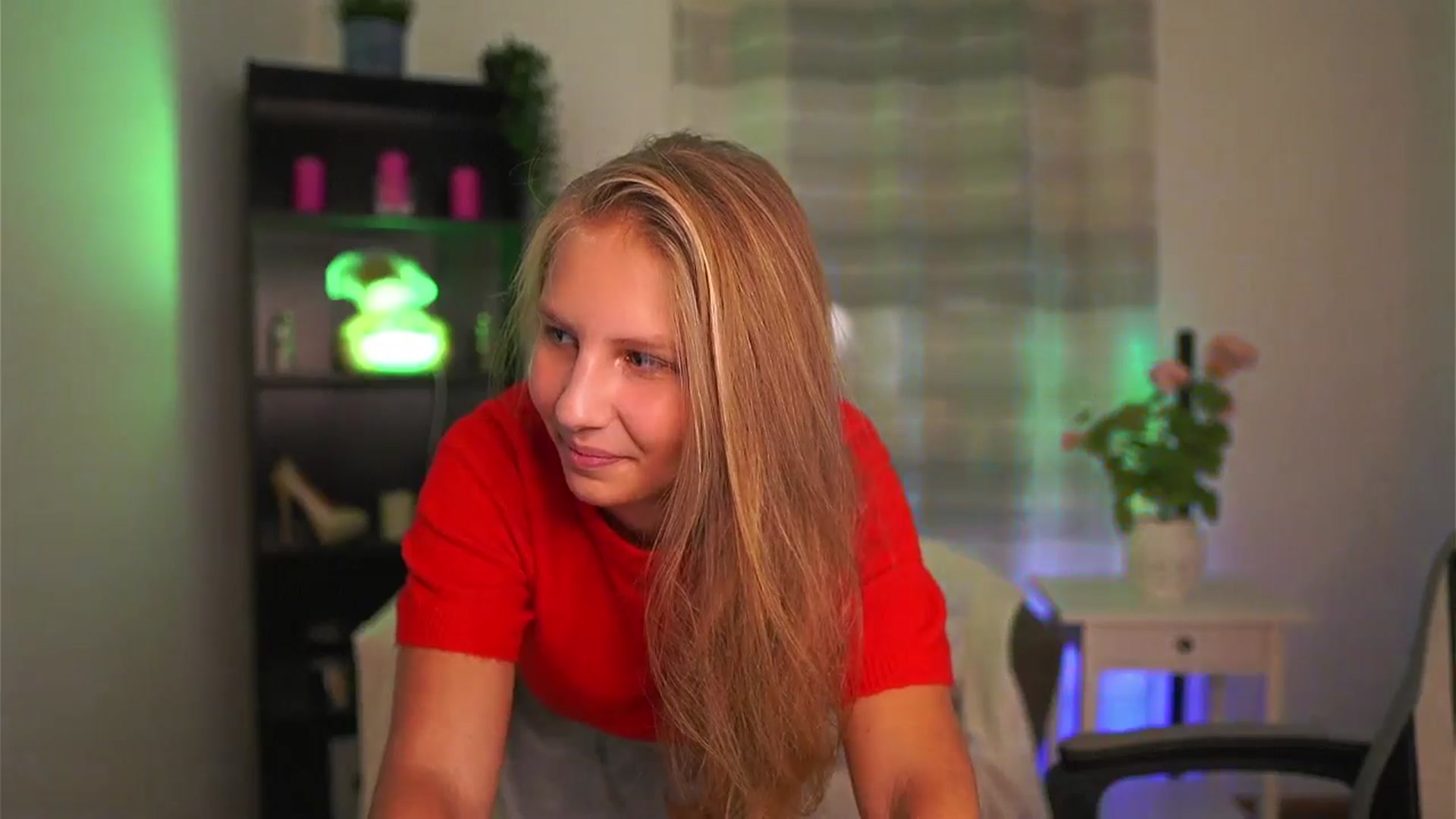 Gallery image thumbnail from Emmie_murray's myfreecams stream on, 10/02/2025, 17:43 image 14 of 20