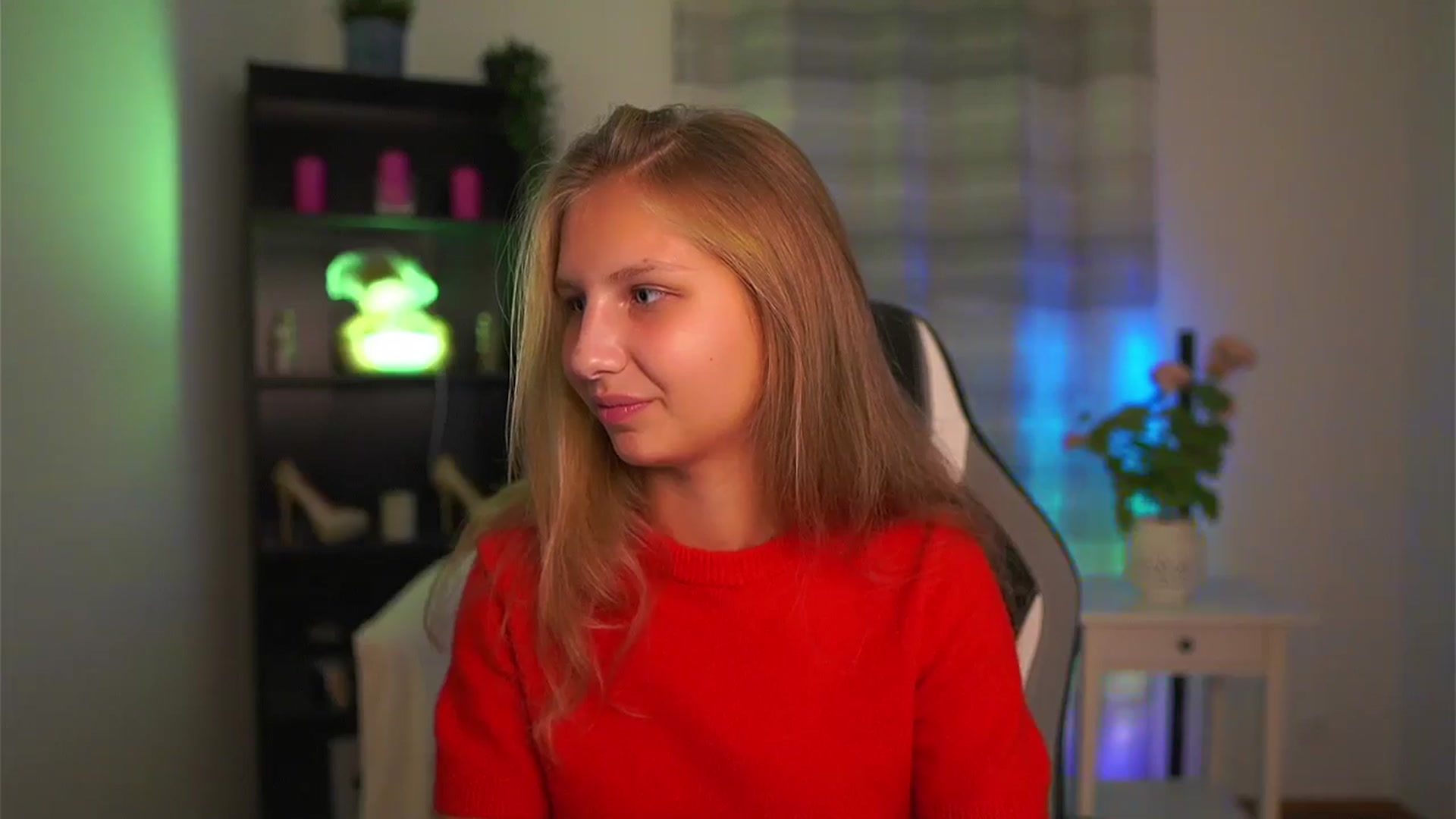 Gallery image thumbnail from Emmie_murray's myfreecams stream on, 10/02/2025, 17:43 image 9 of 20