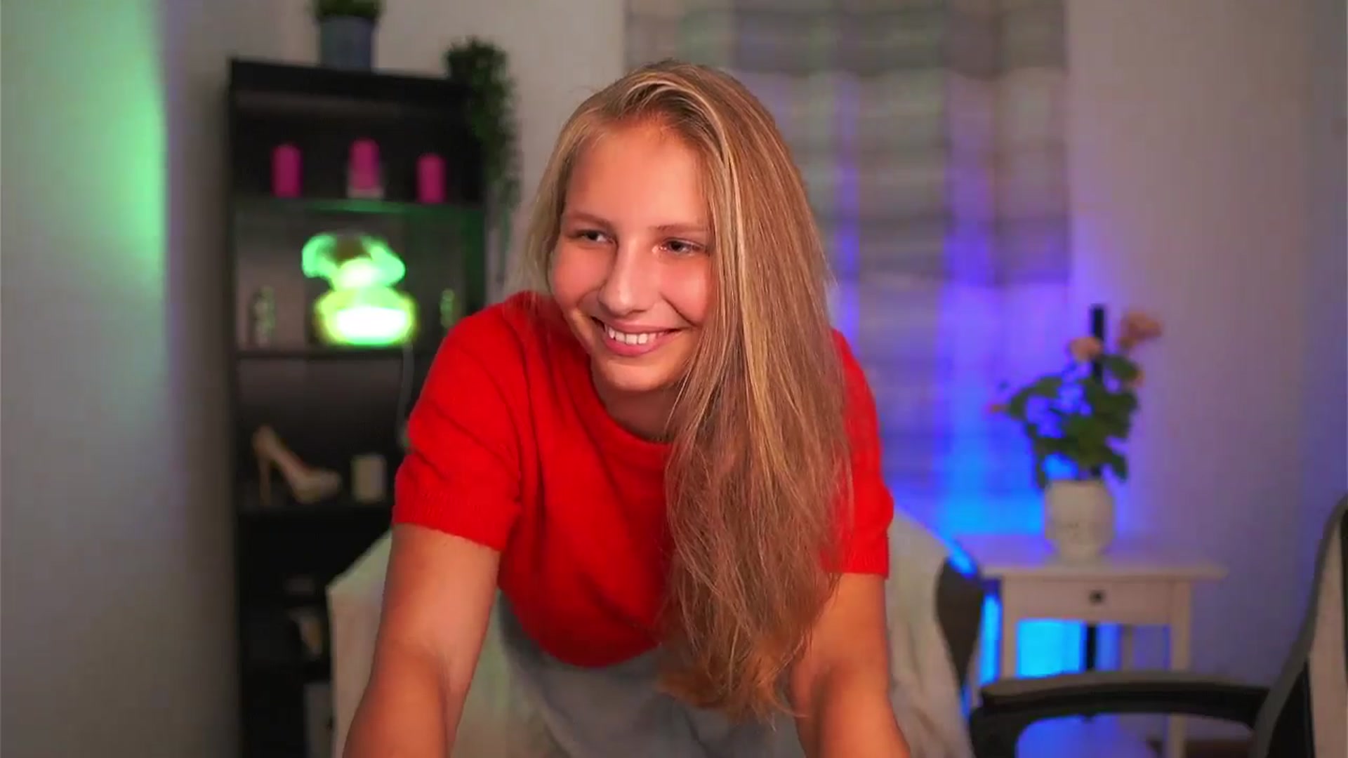 Gallery image thumbnail from Emmie_murray's myfreecams stream on, 10/02/2025, 17:43 image 15 of 20