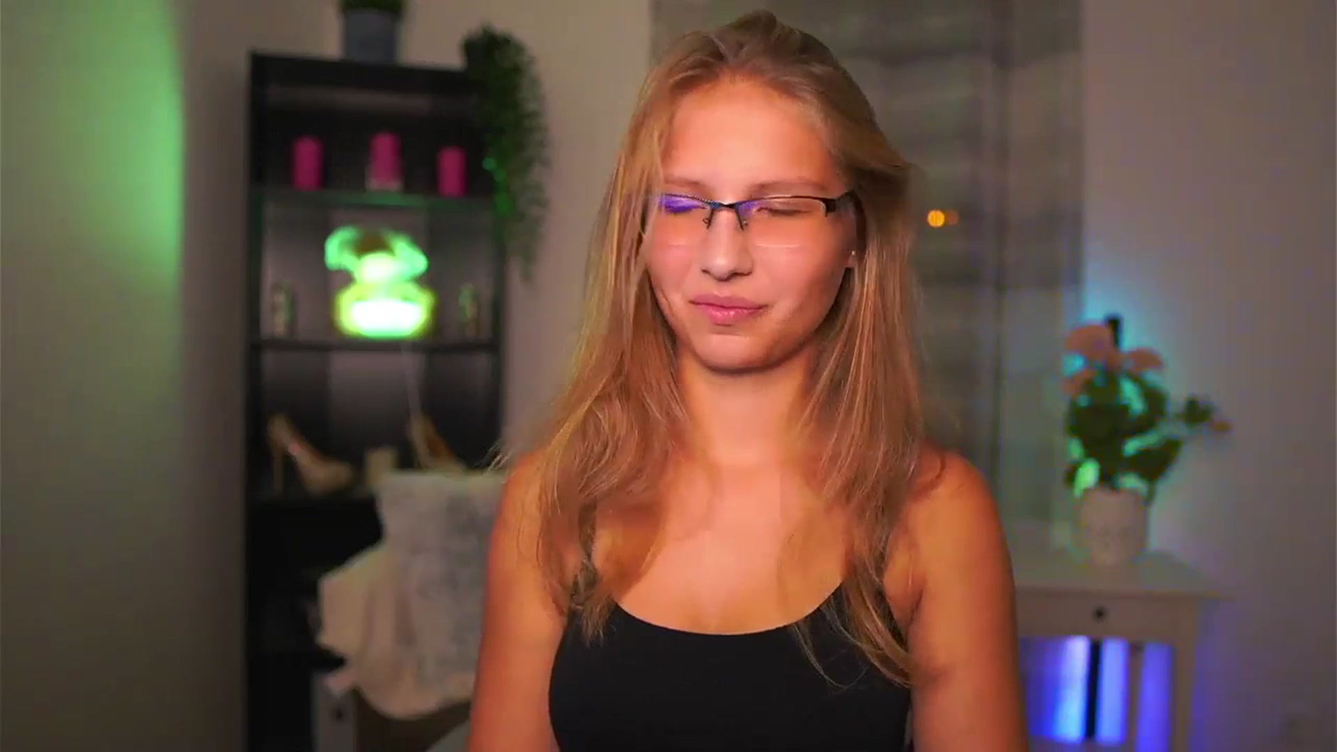 Gallery image thumbnail from Emmie_murray's myfreecams stream on, 10/03/2025, 18:57 image 7 of 20