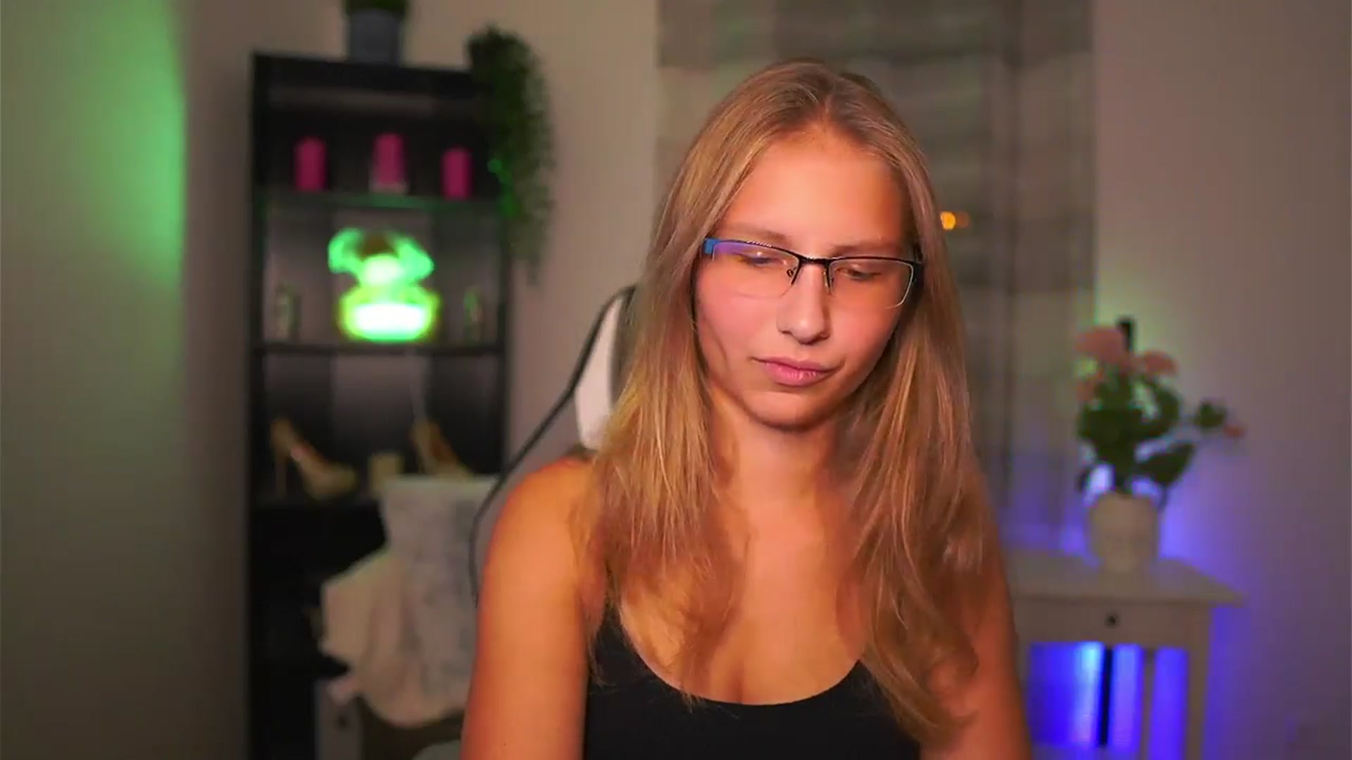Gallery image thumbnail from Emmie_murray's myfreecams stream on, 10/03/2025, 18:57 image 17 of 20