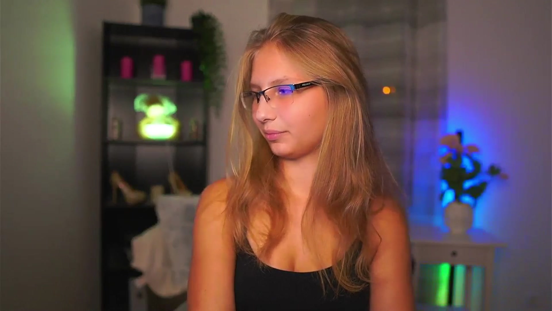 Gallery image thumbnail from Emmie_murray's myfreecams stream on, 10/03/2025, 18:57 image 9 of 20