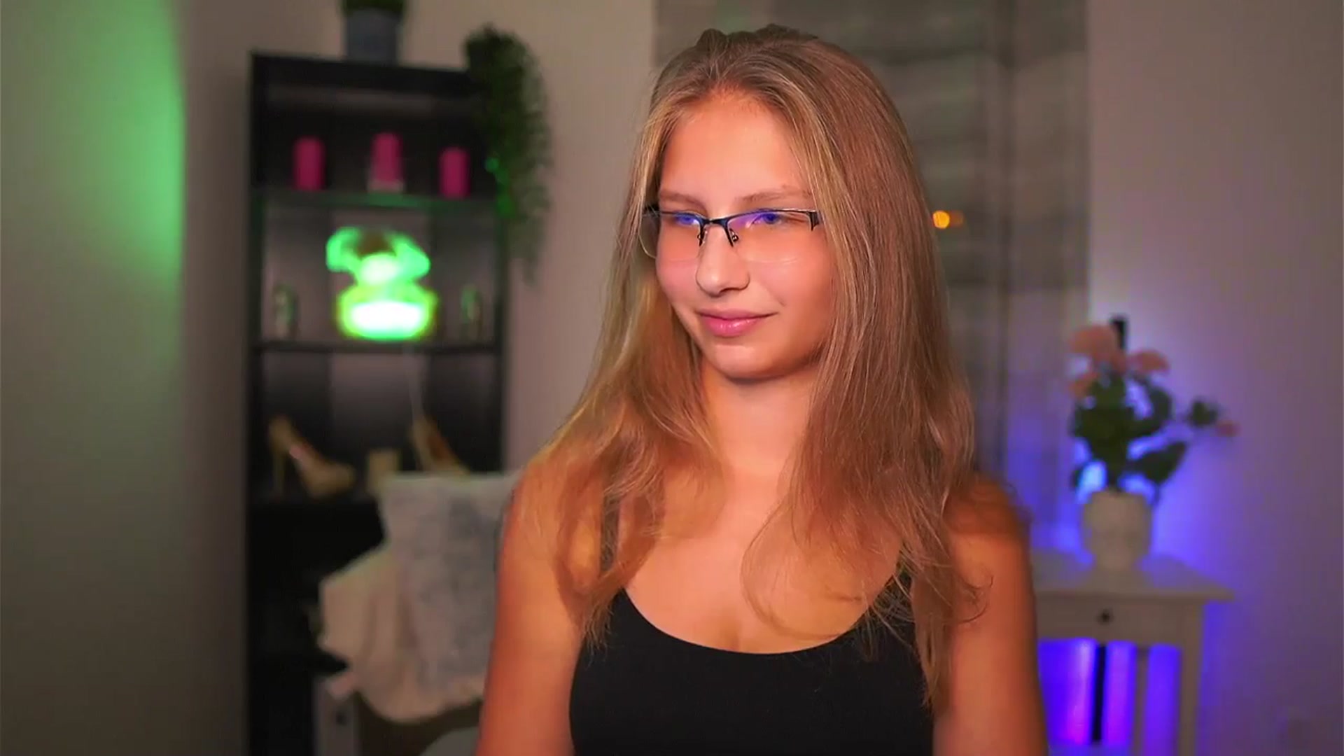 Gallery image thumbnail from Emmie_murray's myfreecams stream on, 10/03/2025, 18:57 image 5 of 20