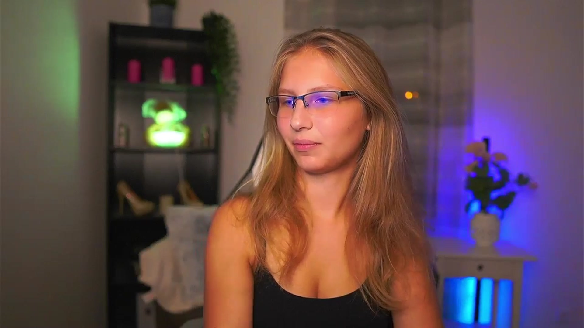 Gallery image thumbnail from Emmie_murray's myfreecams stream on, 10/03/2025, 18:57 image 11 of 20