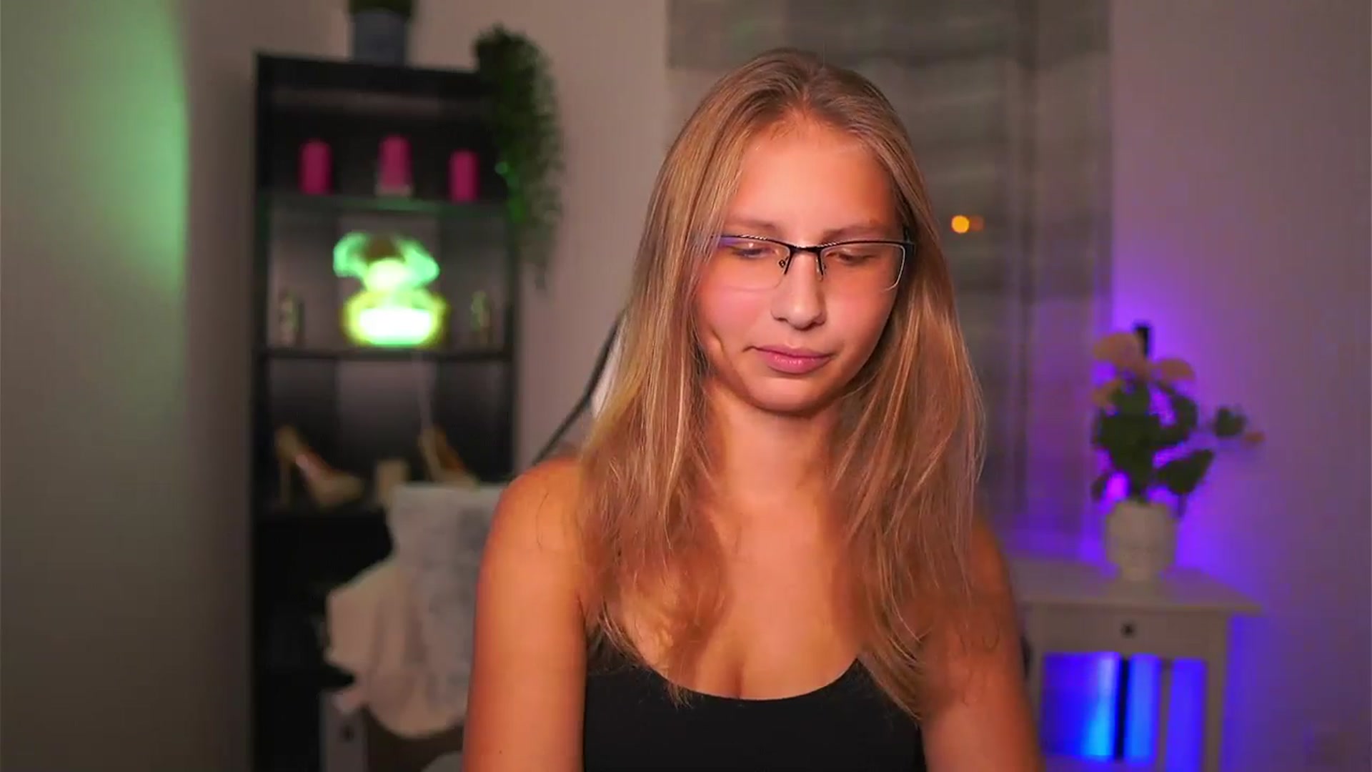 Gallery image thumbnail from Emmie_murray's myfreecams stream on, 10/03/2025, 18:57 image 13 of 20