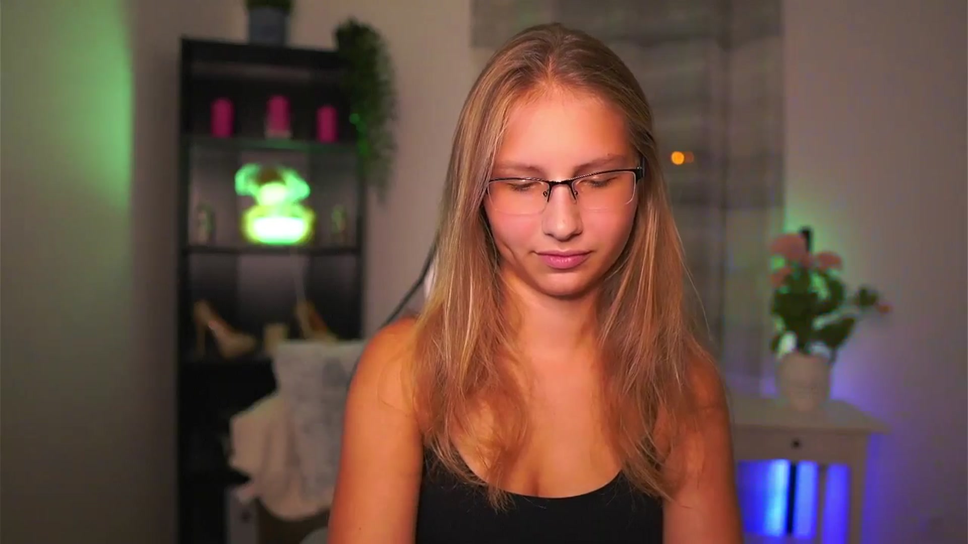 Gallery image thumbnail from Emmie_murray's myfreecams stream on, 10/03/2025, 18:57 image 12 of 20
