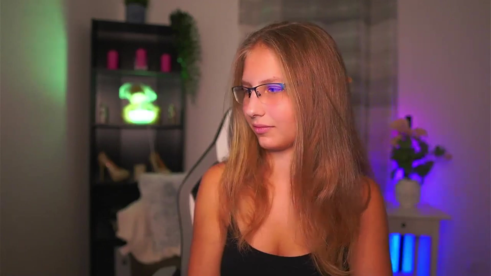 Gallery image thumbnail from Emmie_murray's myfreecams stream on, 10/03/2025, 18:57 image 18 of 20