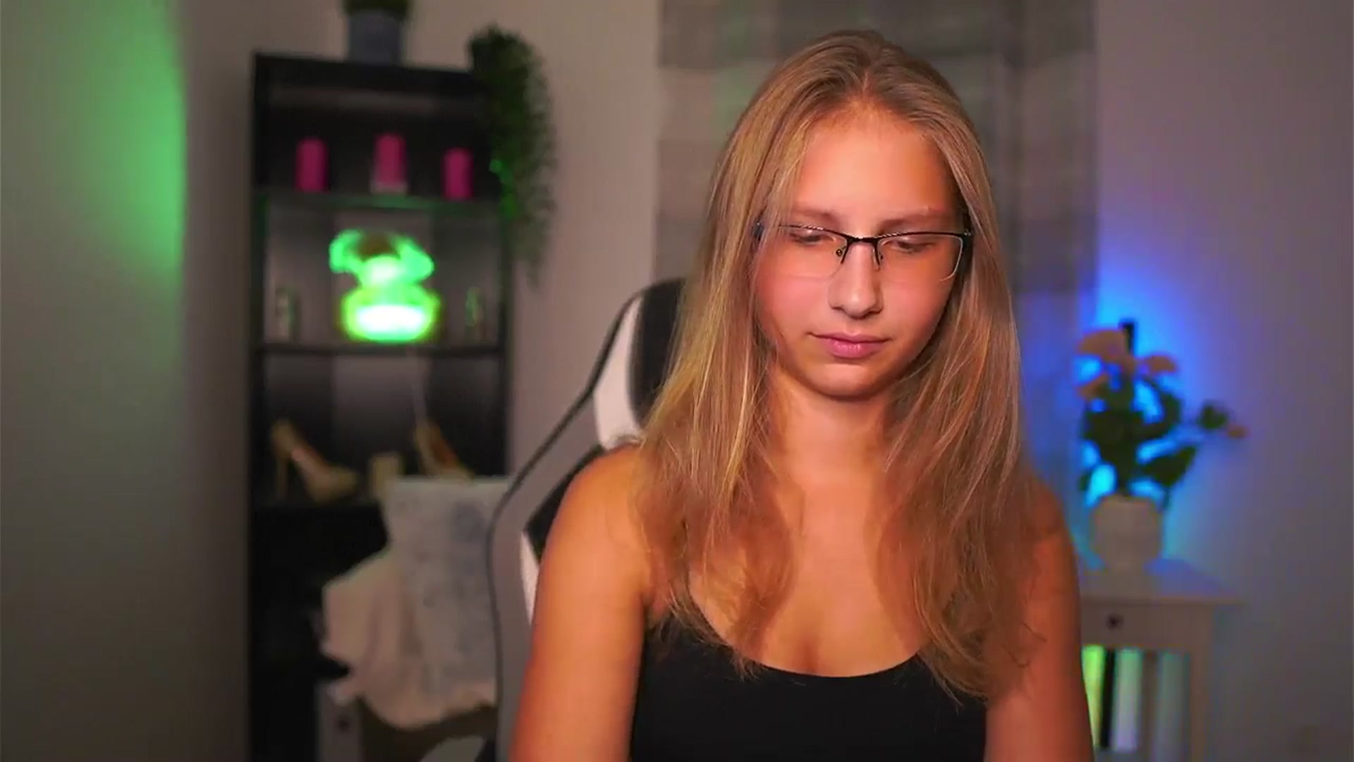 Gallery image thumbnail from Emmie_murray's myfreecams stream on, 10/03/2025, 18:57 image 14 of 20