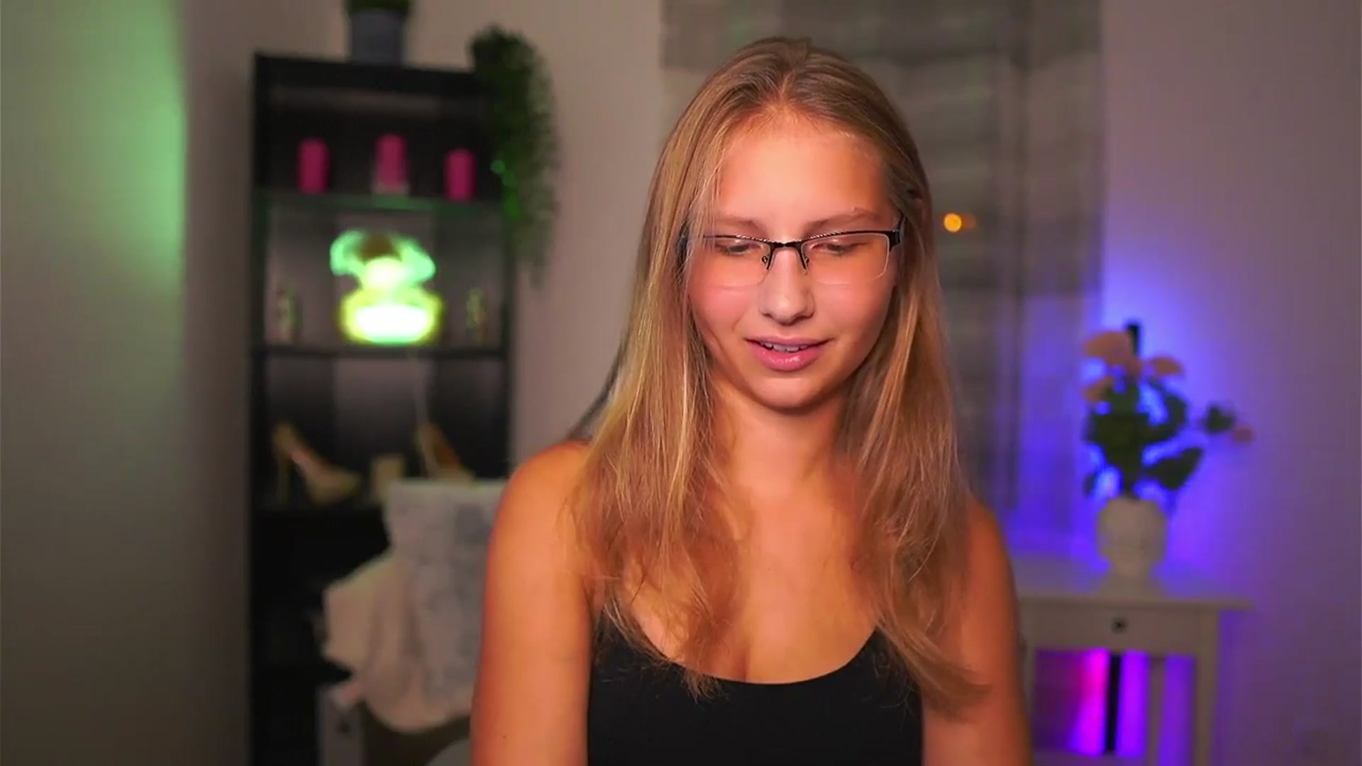 Gallery image thumbnail from Emmie_murray's myfreecams stream on, 10/03/2025, 18:57 image 15 of 20