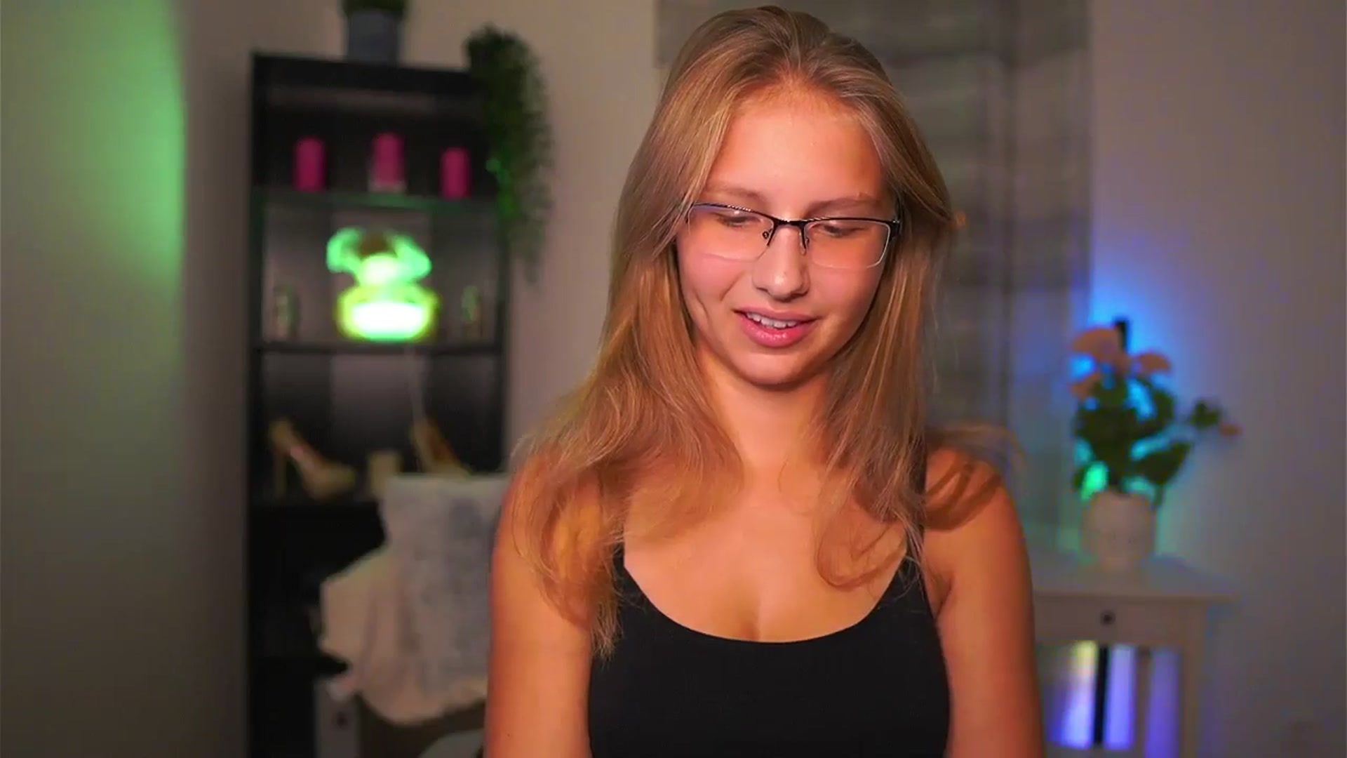 Gallery image thumbnail from Emmie_murray's myfreecams stream on, 10/03/2025, 18:57 image 2 of 20