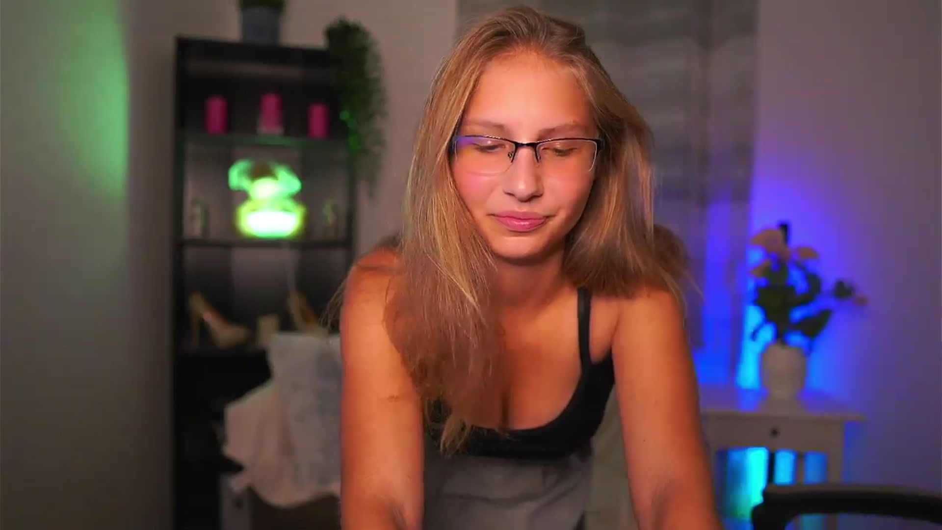 Gallery image thumbnail from Emmie_murray's myfreecams stream on, 10/03/2025, 19:58 image 7 of 20