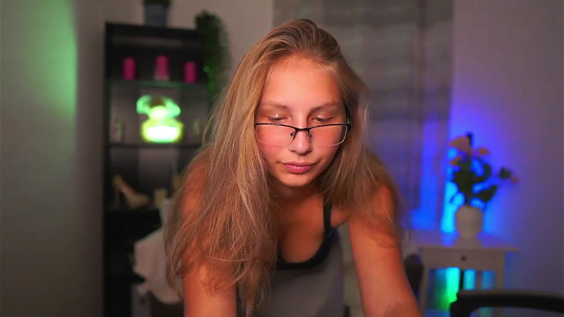 Gallery image thumbnail from Emmie_murray's myfreecams stream on, 10/03/2025, 19:58 image 15 of 20