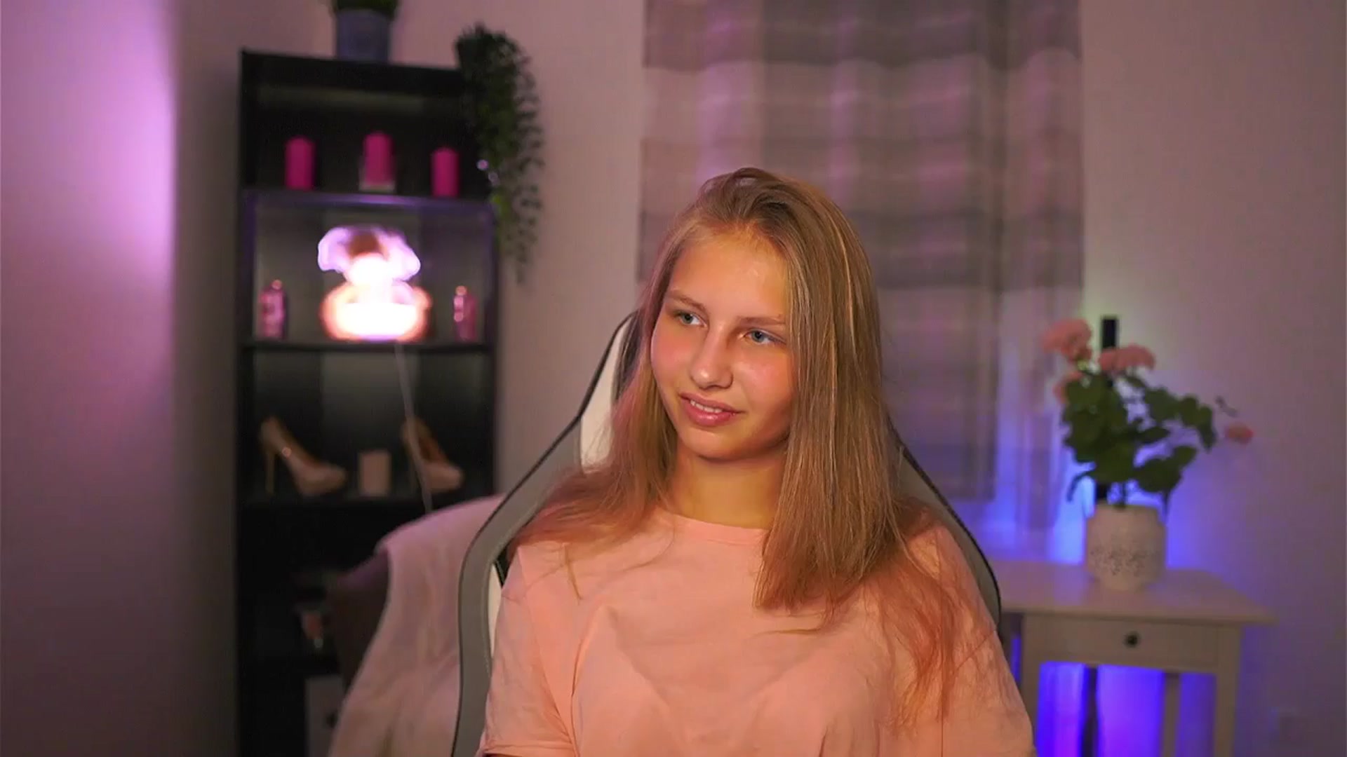 Gallery image thumbnail from Emmie_murray's myfreecams stream on, 10/04/2025, 20:56 image 12 of 20