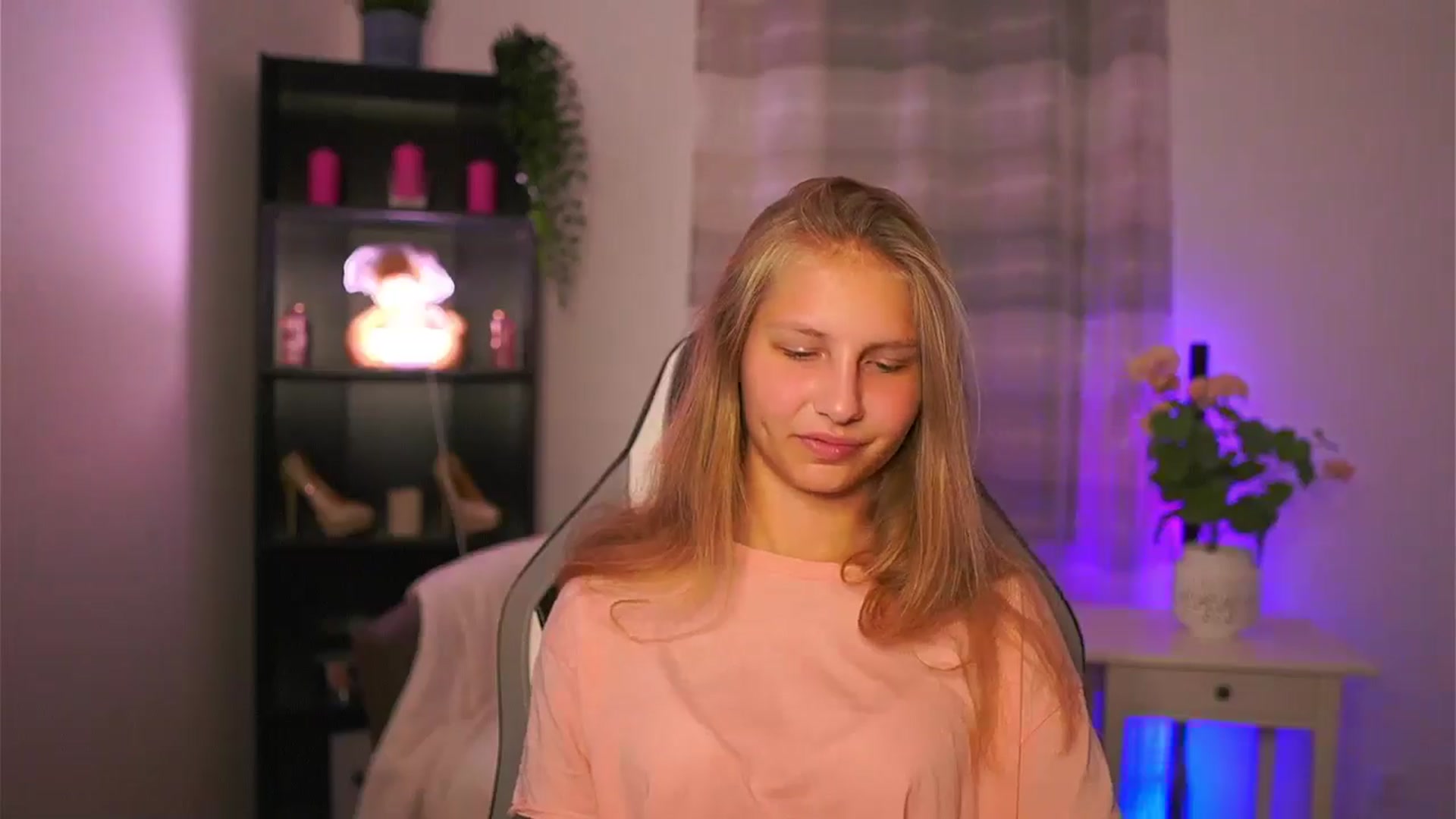 Gallery image thumbnail from Emmie_murray's myfreecams stream on, 10/04/2025, 20:56 image 9 of 20
