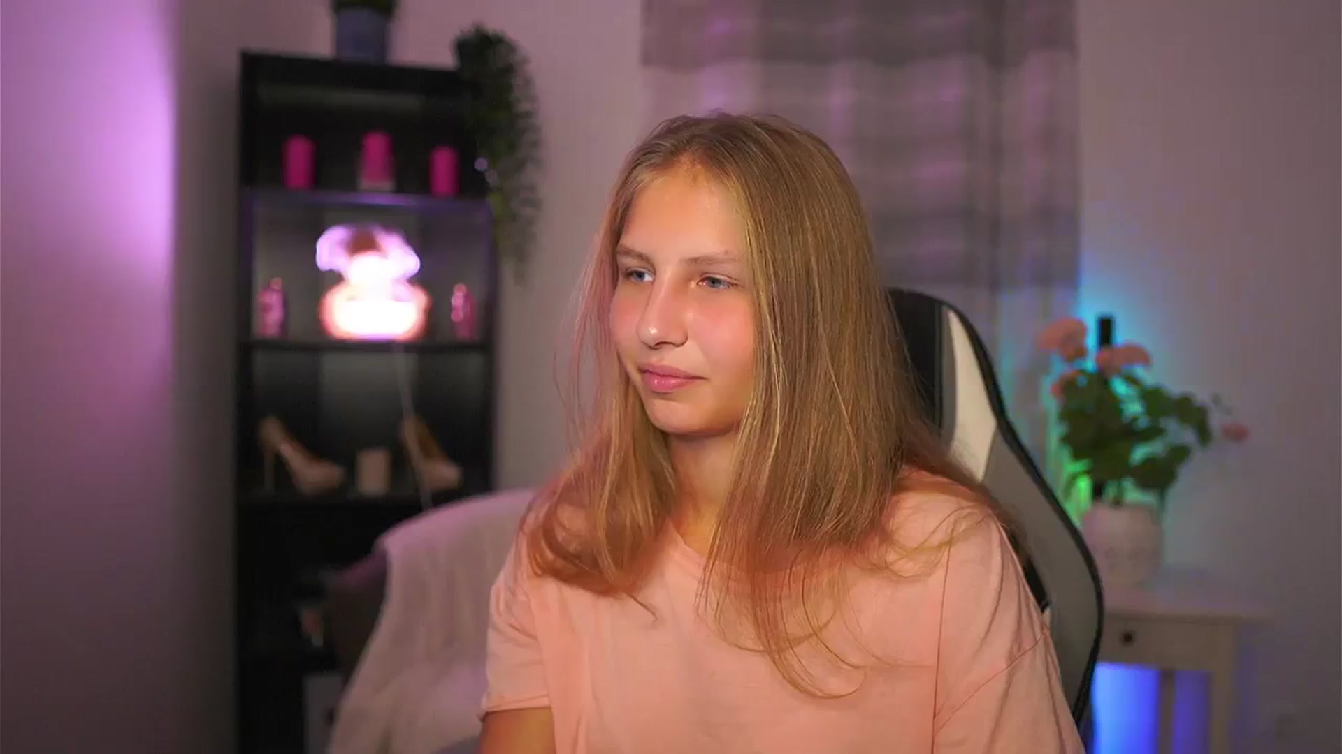 Gallery image thumbnail from Emmie_murray's myfreecams stream on, 10/04/2025, 20:56 image 4 of 20