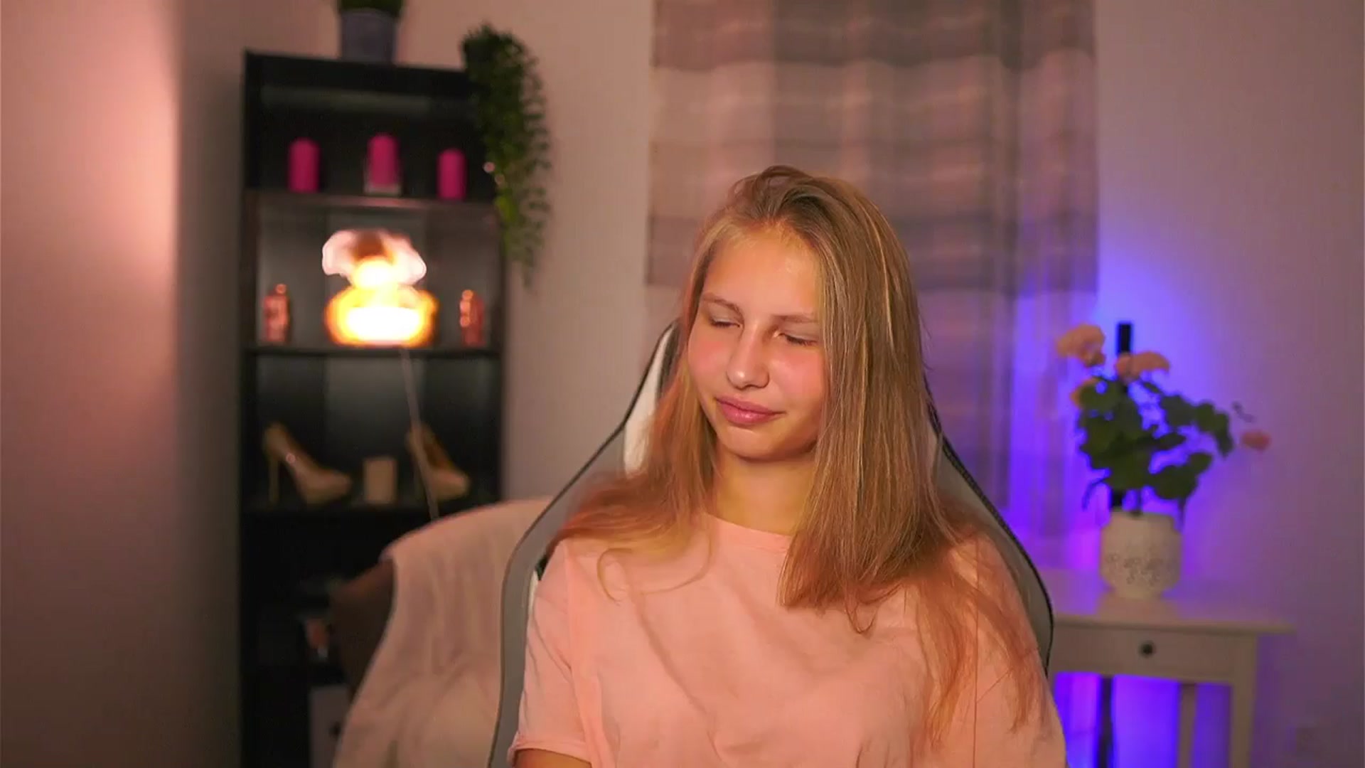 Gallery image thumbnail from Emmie_murray's myfreecams stream on, 10/04/2025, 20:56 image 10 of 20