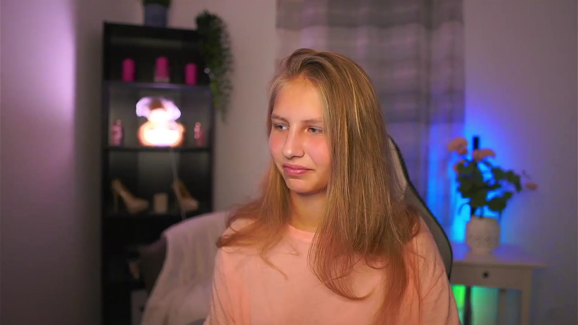 Gallery image thumbnail from Emmie_murray's myfreecams stream on, 10/04/2025, 20:56 image 15 of 20