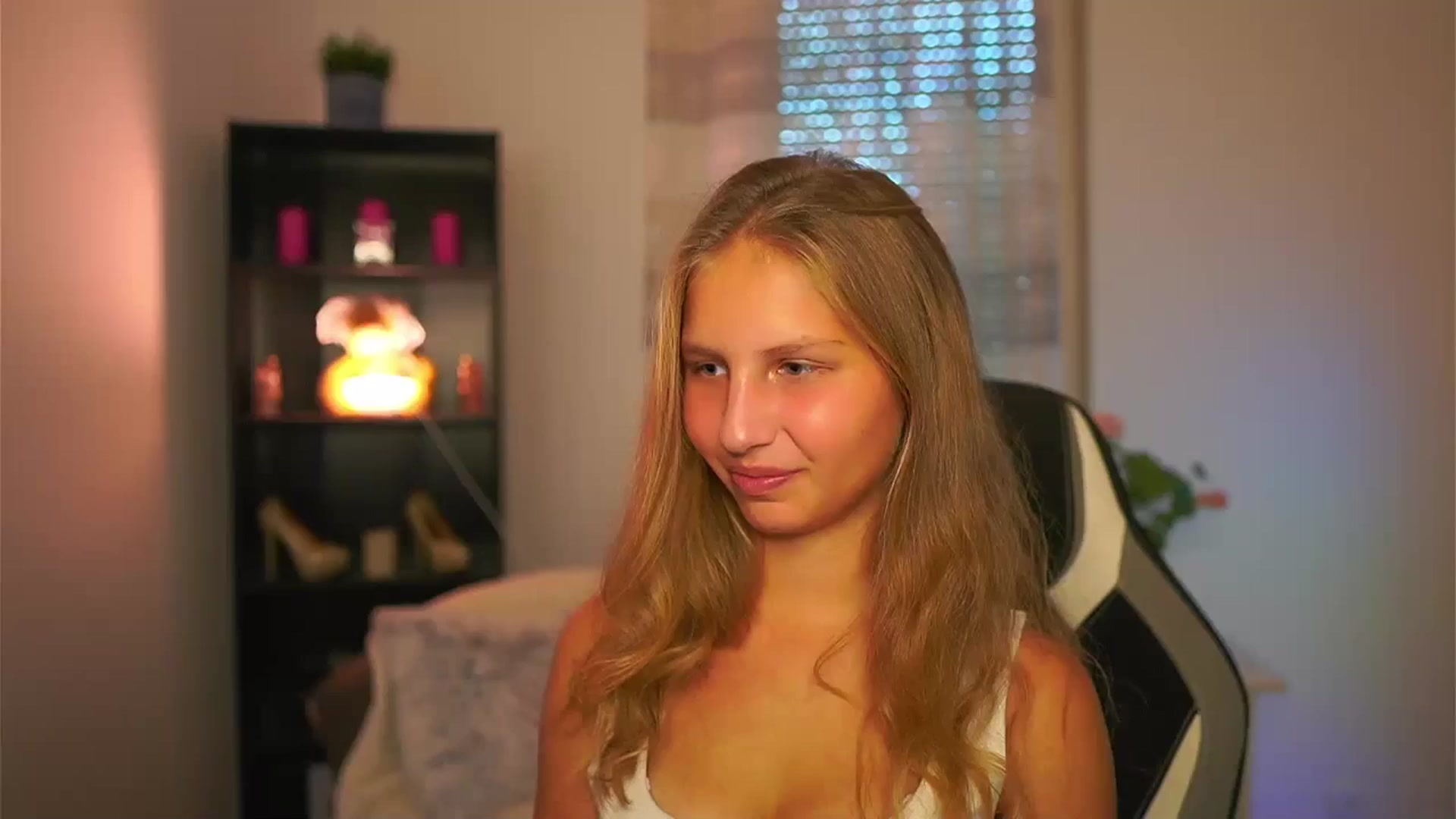 Gallery image thumbnail from Emmie_murray's myfreecams stream on, 10/09/2025, 14:12 image 18 of 20