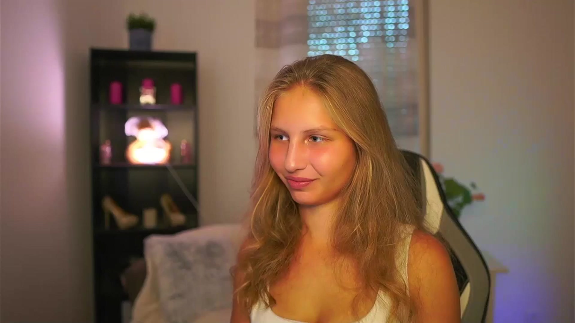 Gallery image thumbnail from Emmie_murray's myfreecams stream on, 10/09/2025, 14:12 image 11 of 20