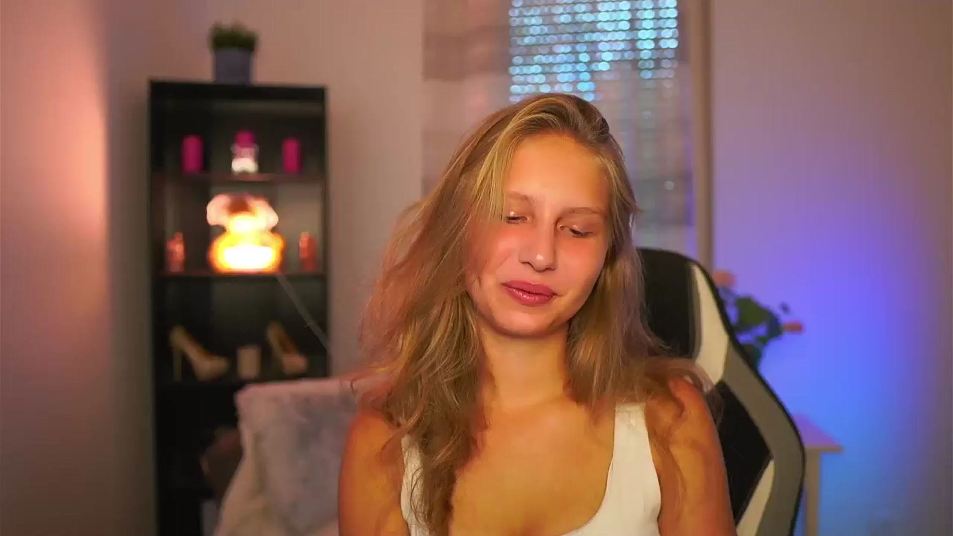 Gallery image thumbnail from Emmie_murray's myfreecams stream on, 10/09/2025, 14:12 image 5 of 20