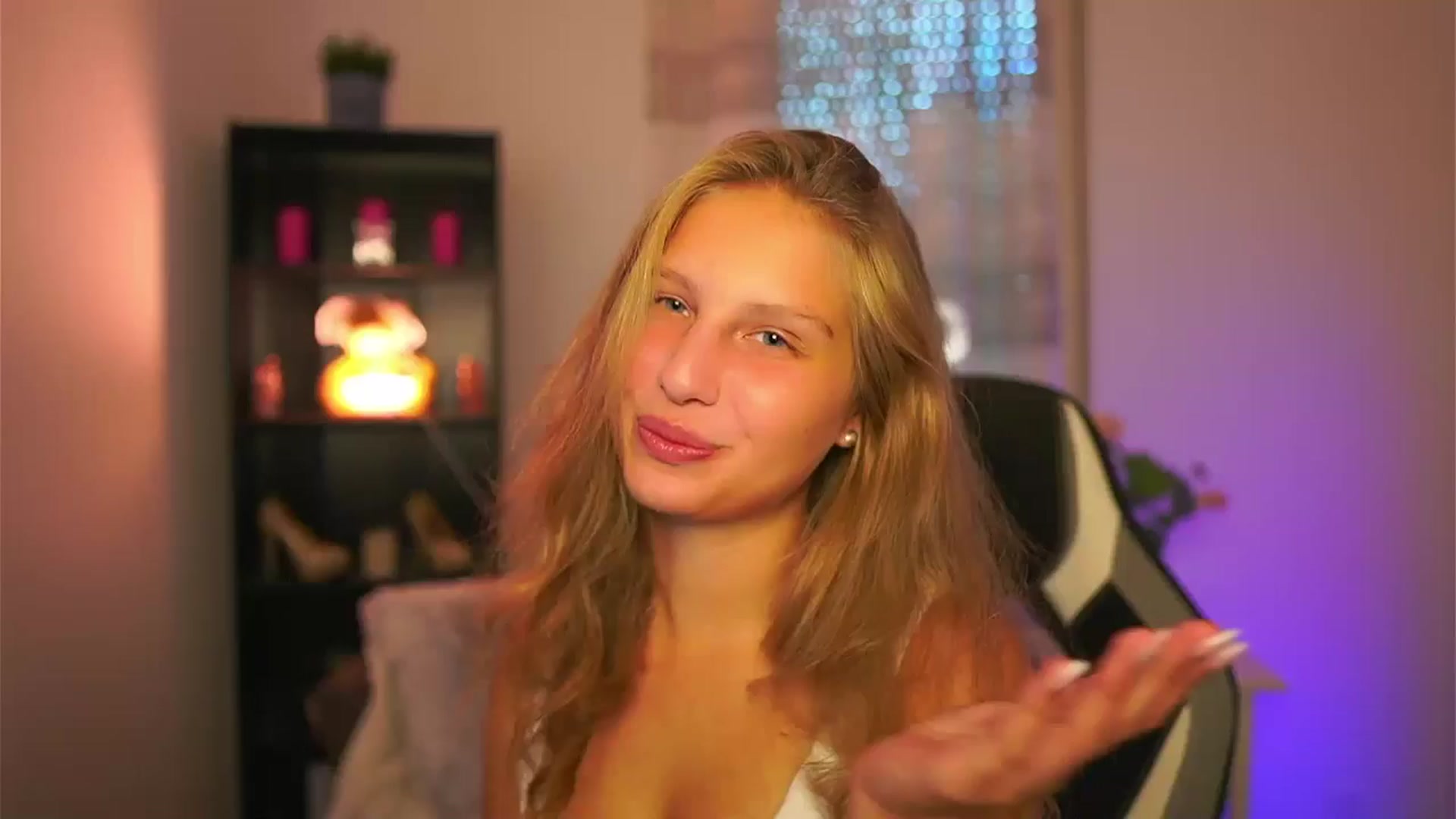 Gallery image thumbnail from Emmie_murray's myfreecams stream on, 10/09/2025, 14:12 image 6 of 20