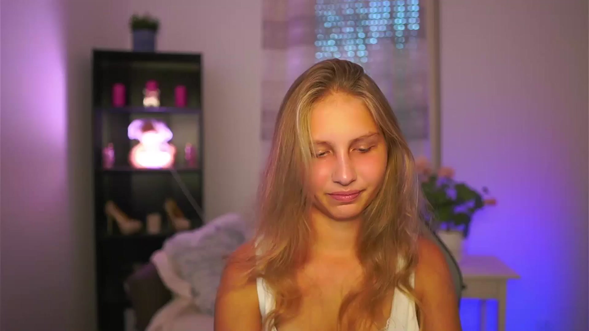 Gallery image thumbnail from Emmie_murray's myfreecams stream on, 10/09/2025, 15:35 image 1 of 20
