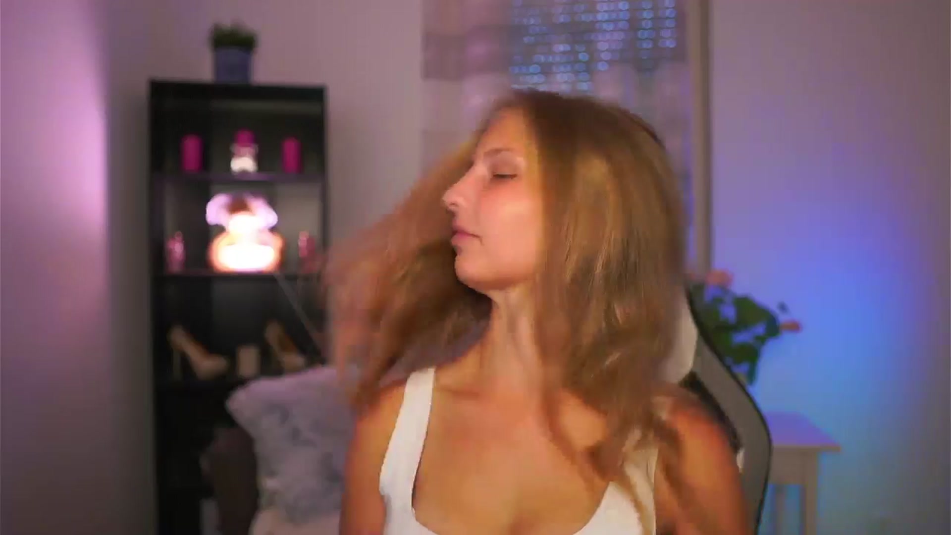 Gallery image thumbnail from Emmie_murray's myfreecams stream on, 10/09/2025, 15:35 image 15 of 20