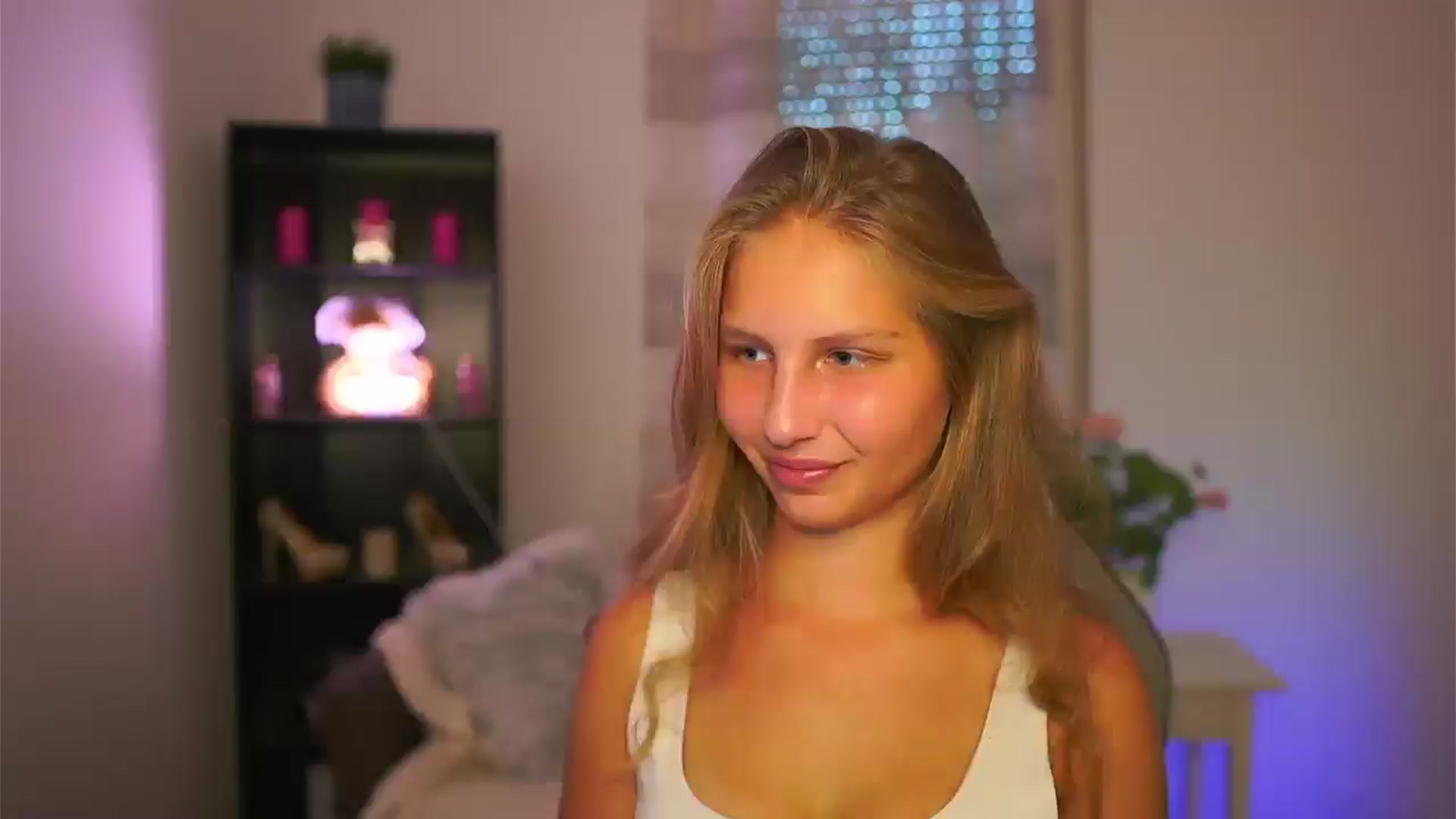 Gallery image thumbnail from Emmie_murray's myfreecams stream on, 10/09/2025, 15:35 image 4 of 20