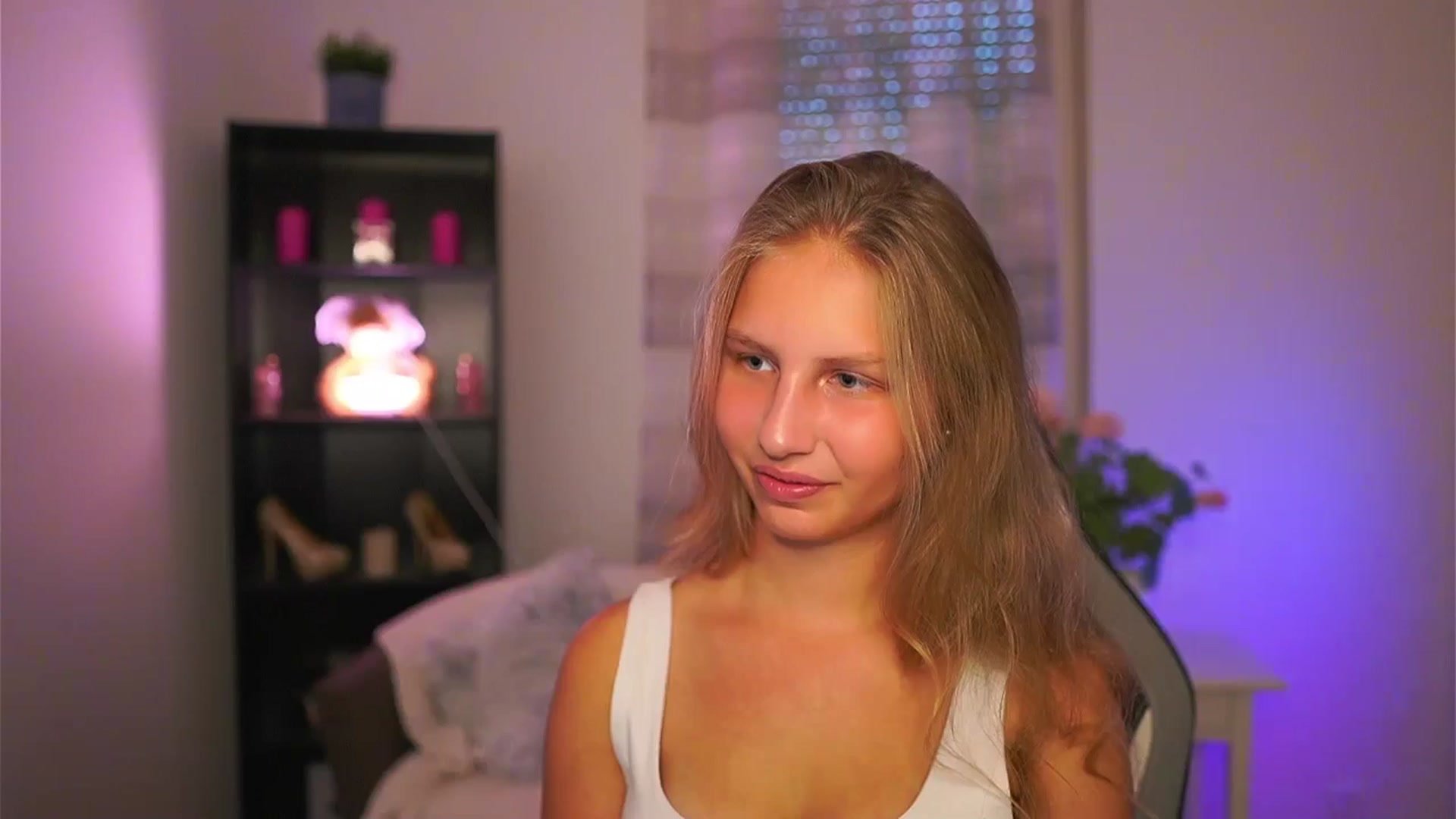 Gallery image thumbnail from Emmie_murray's myfreecams stream on, 10/09/2025, 15:35 image 12 of 20