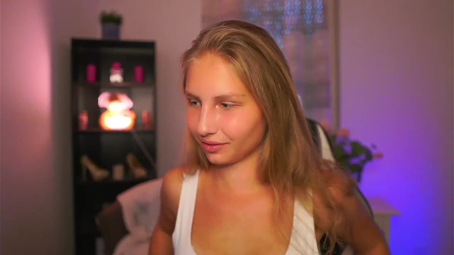 Gallery image thumbnail from Emmie_murray's myfreecams stream on, 10/09/2025, 15:35 image 13 of 20