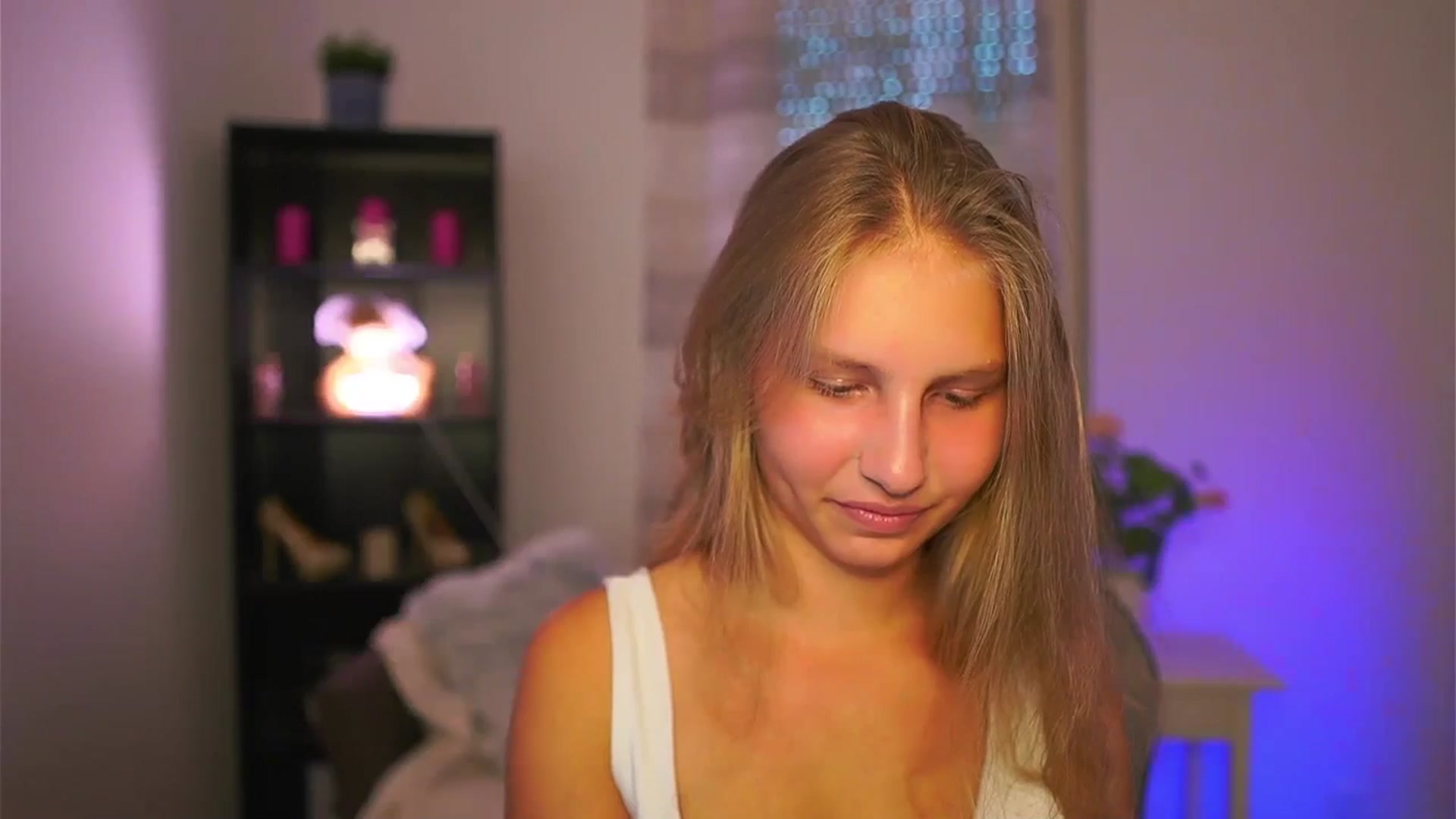 Gallery image thumbnail from Emmie_murray's myfreecams stream on, 10/09/2025, 15:35 image 8 of 20