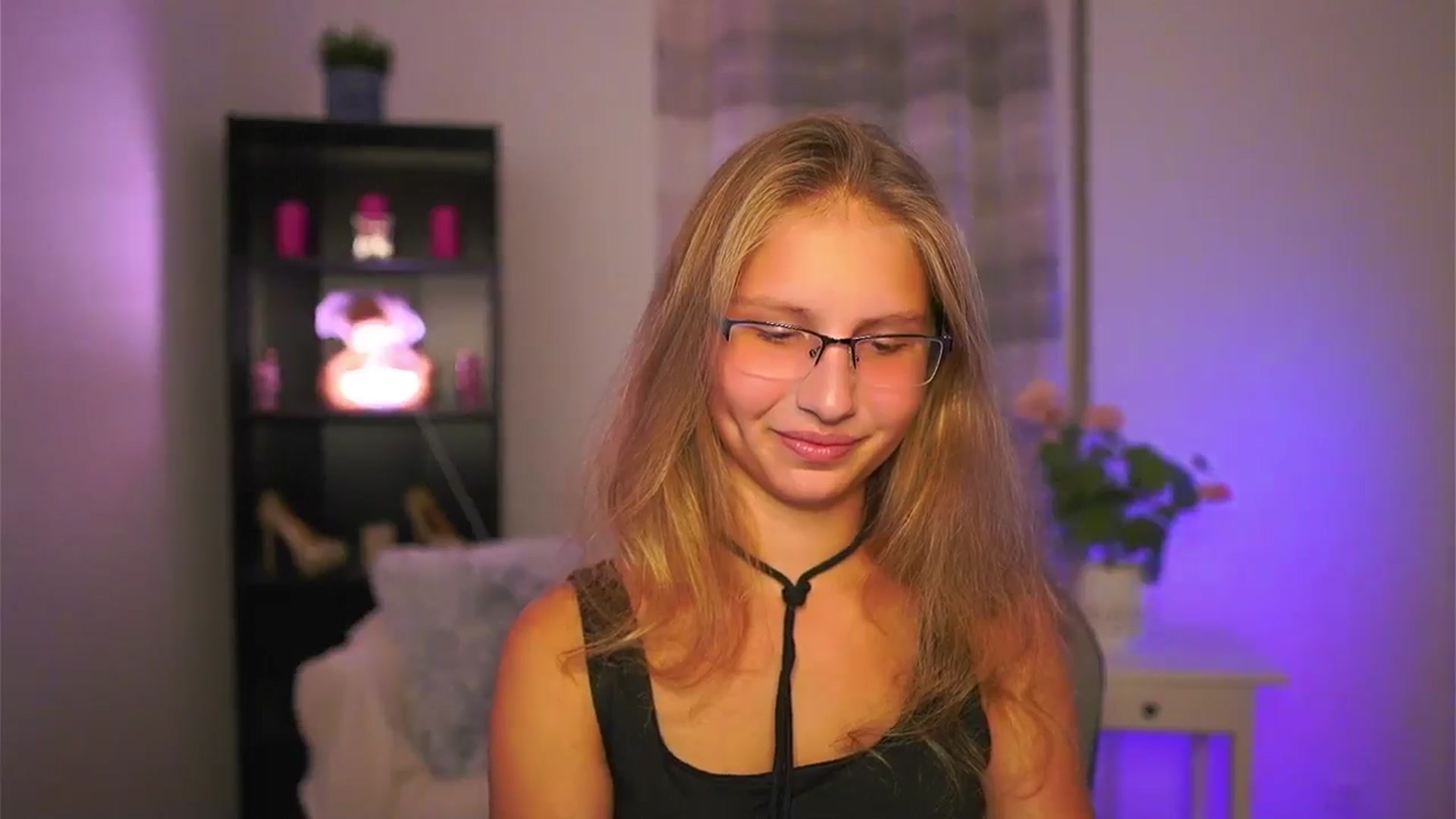 Gallery image thumbnail from Emmie_murray's myfreecams stream on, 10/10/2025, 18:25 image 10 of 20